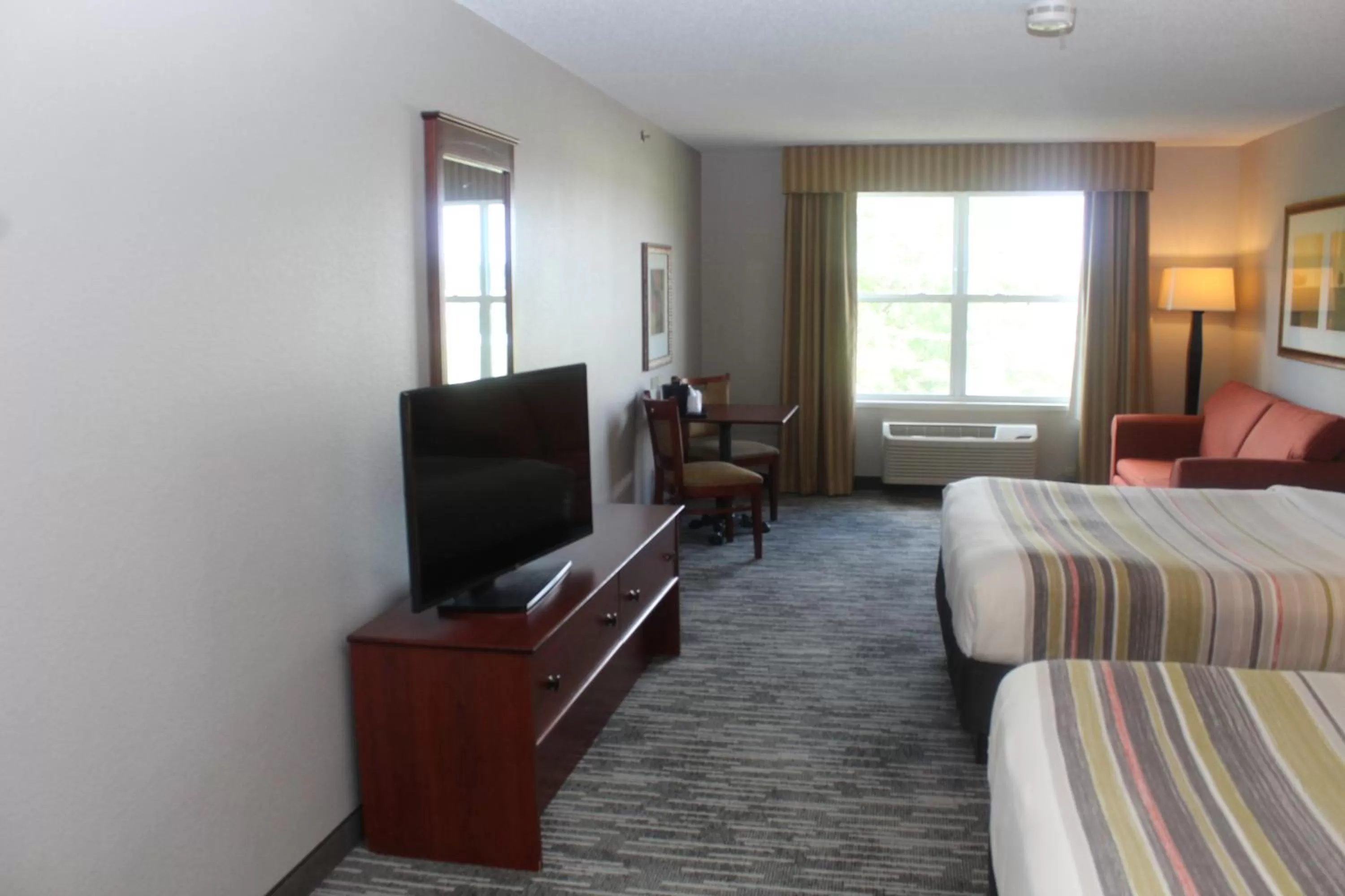 Photo of the whole room, Bed in Country Inn & Suites by Radisson, Crystal Lake, IL