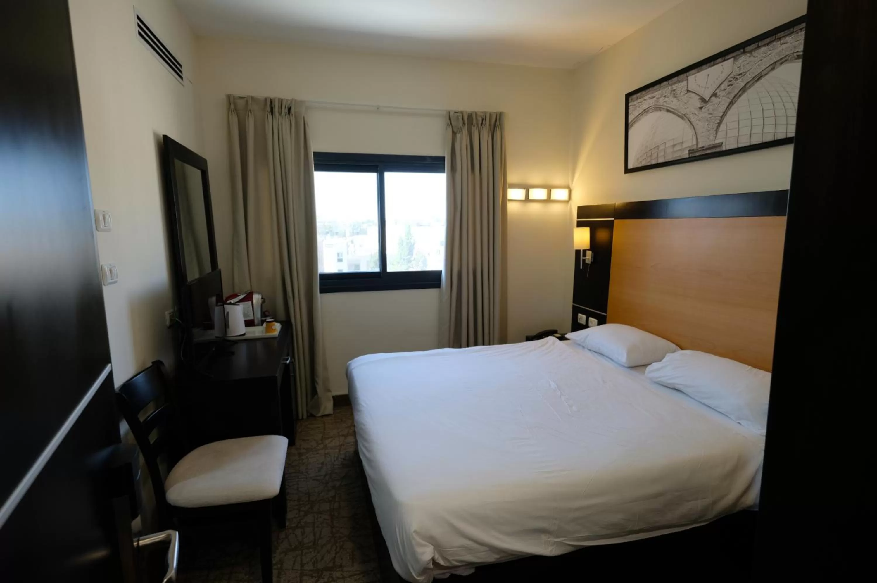 Bedroom, Bed in New Capitol Hotel - Jerusalem