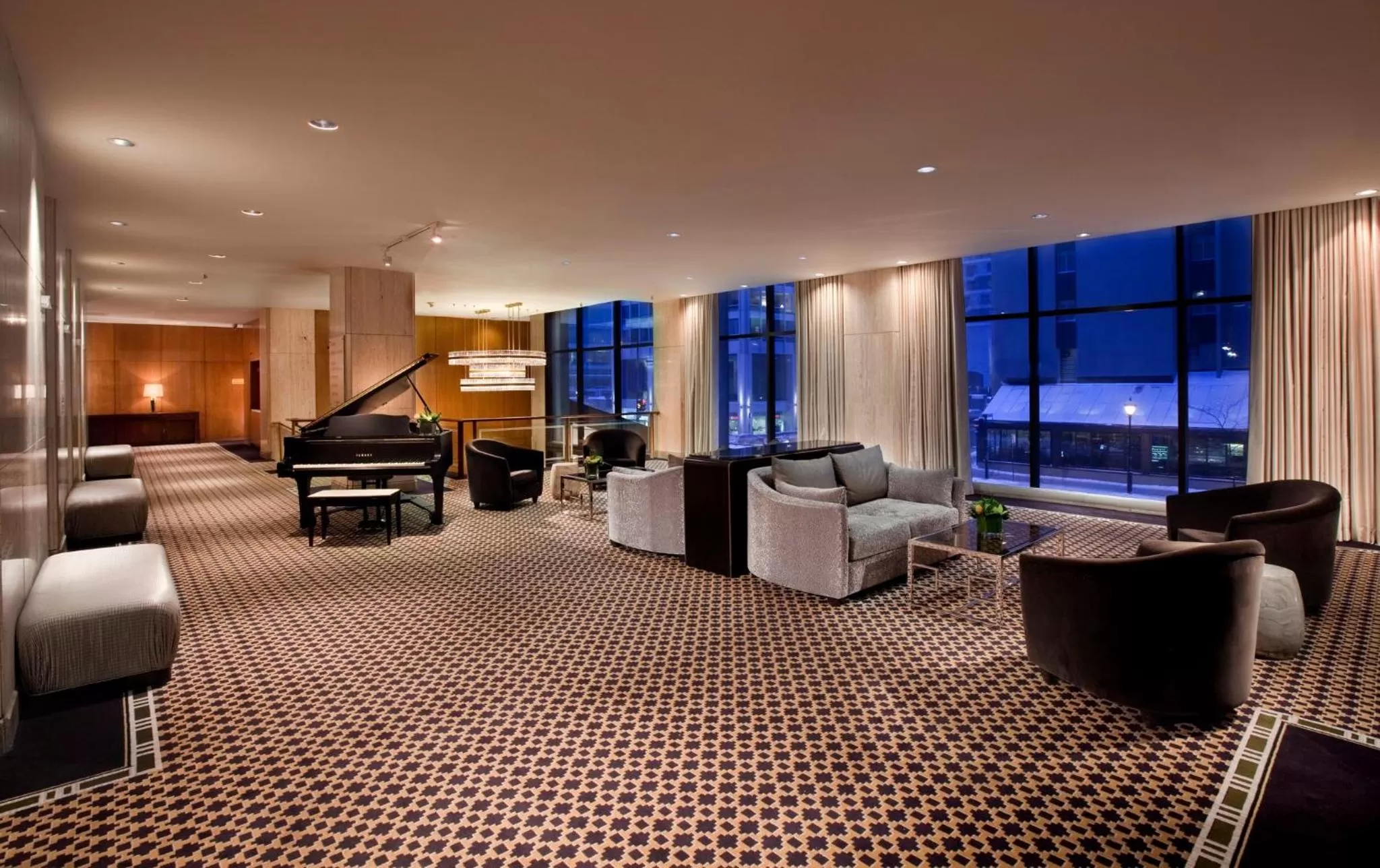 Lobby or reception, Bed in Omni Mont-Royal Hotel