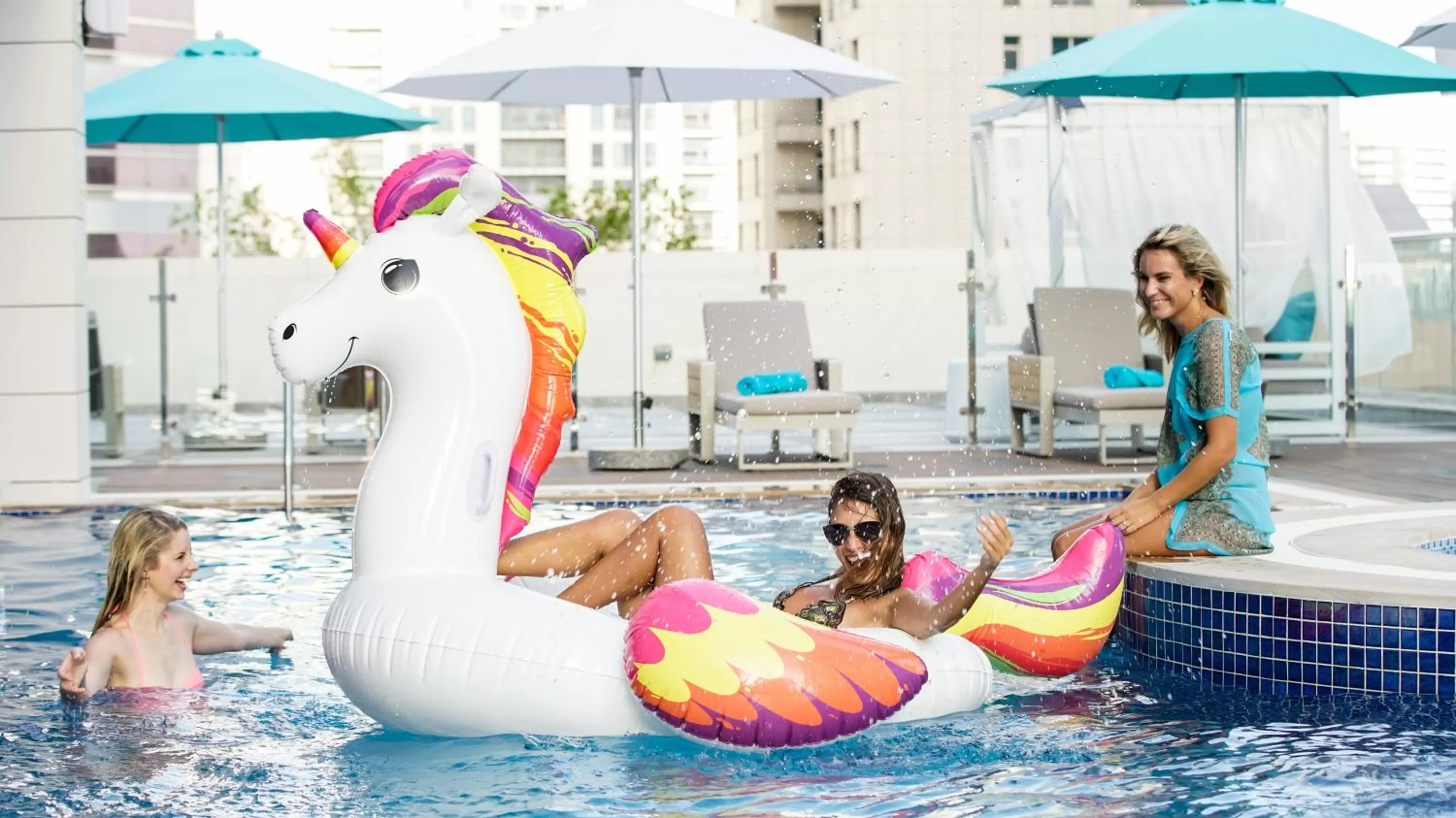 Swimming pool in Edge Creekside Hotel