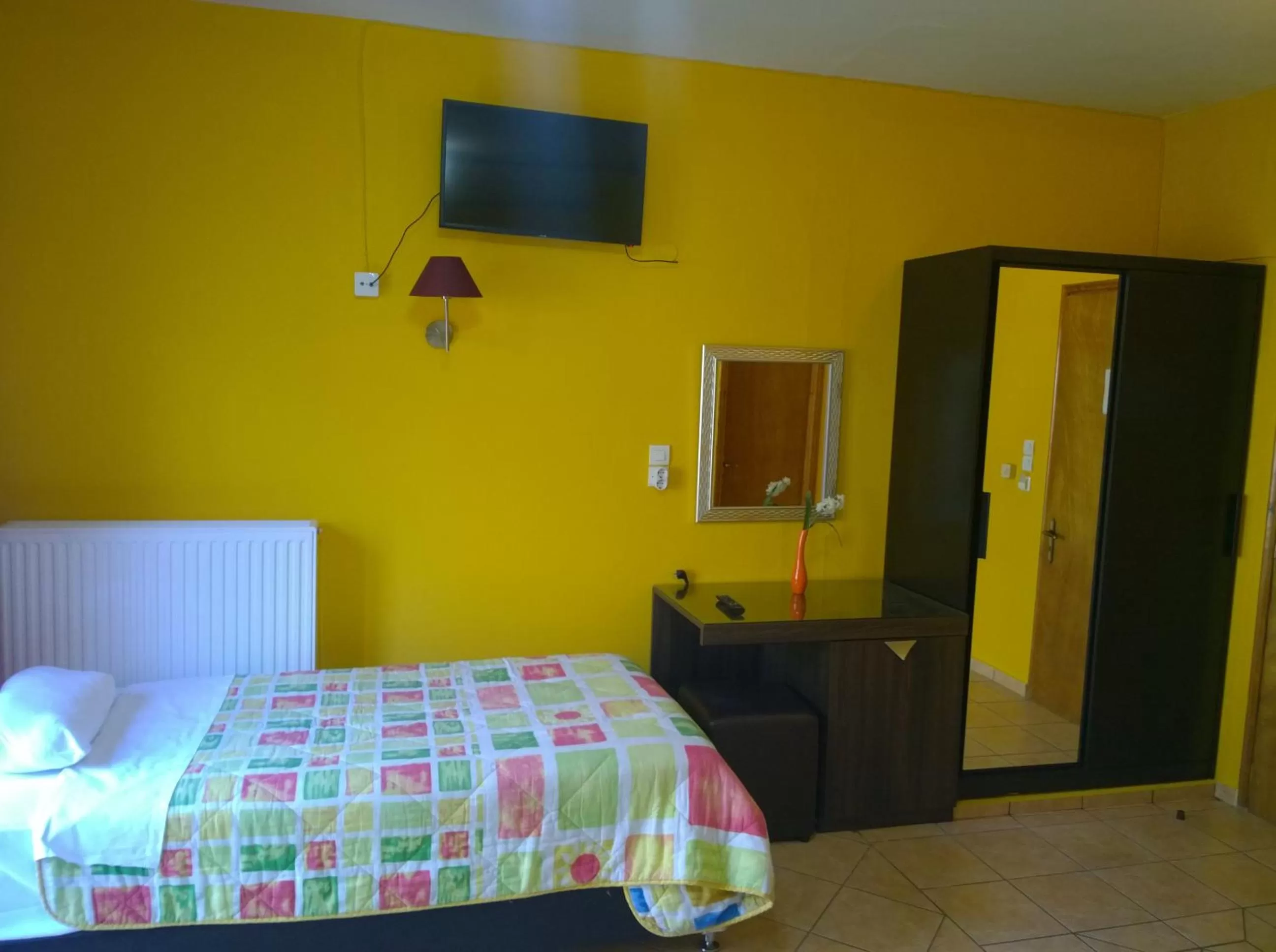 Photo of the whole room, Bed in Hani Zemenou