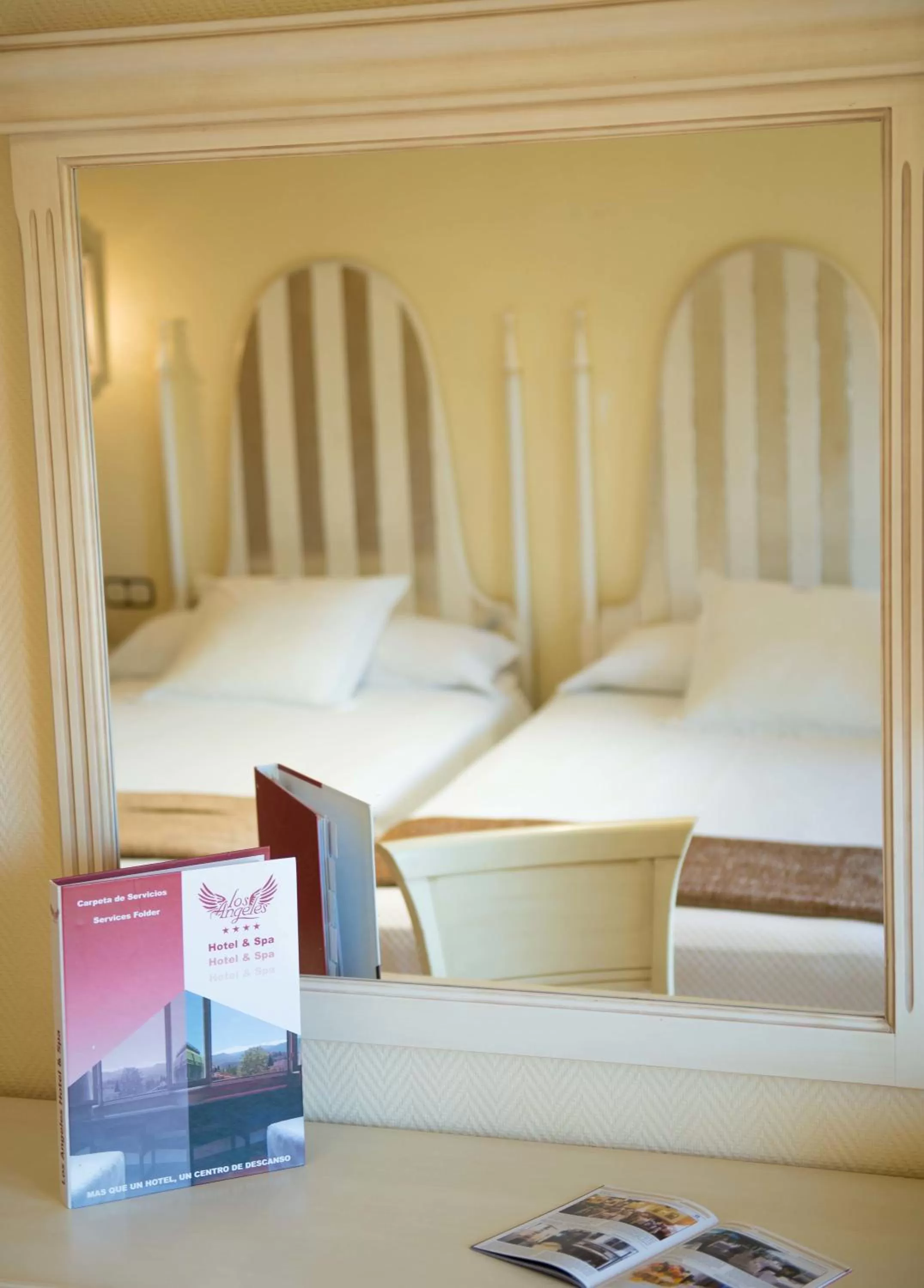 Bed in Hotel Los Angeles Granada