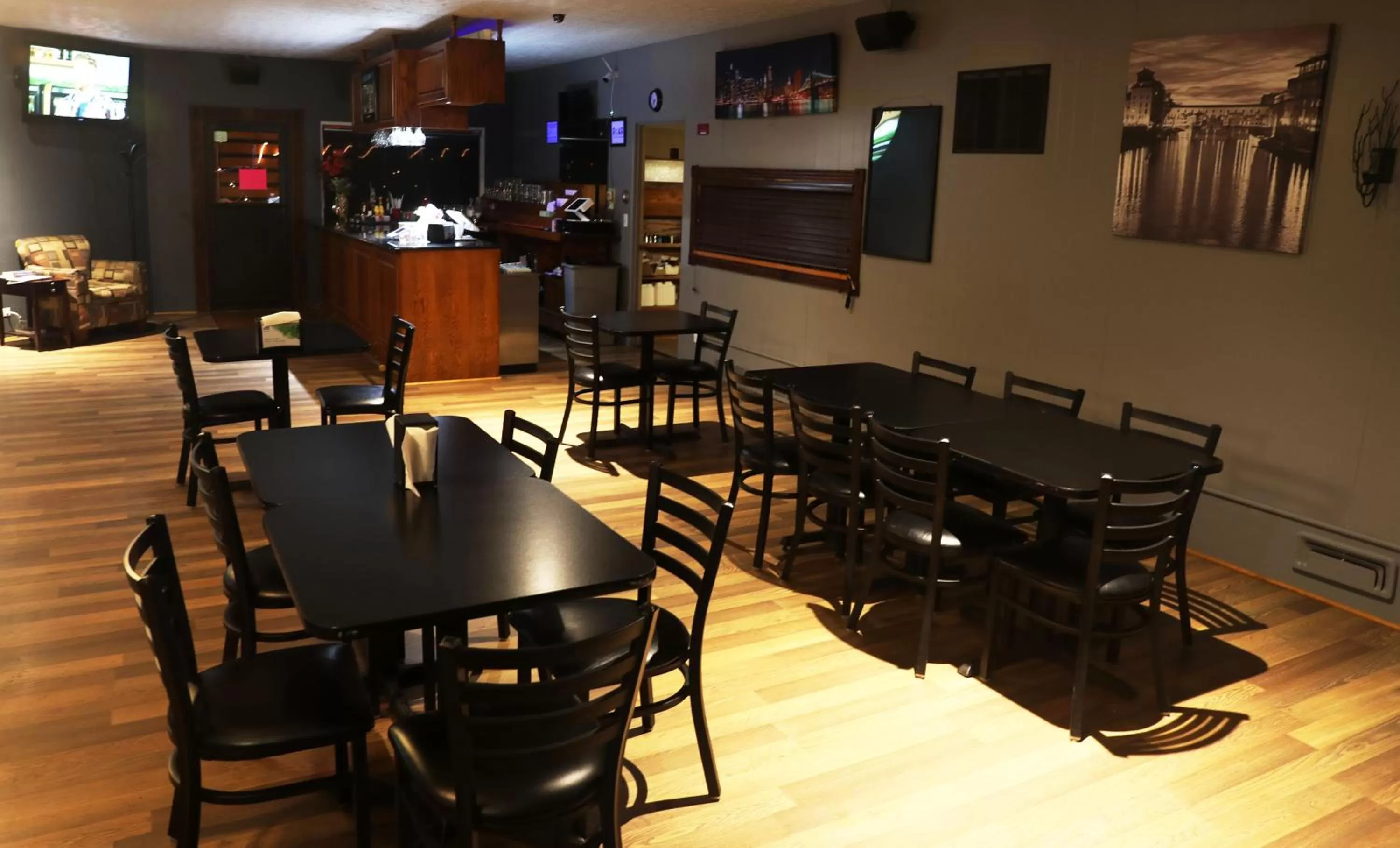 Restaurant/places to eat in Raine Motel