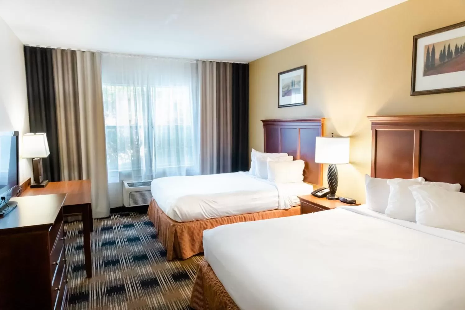 Bed in Country Inn & Suites by Radisson, Helen, GA