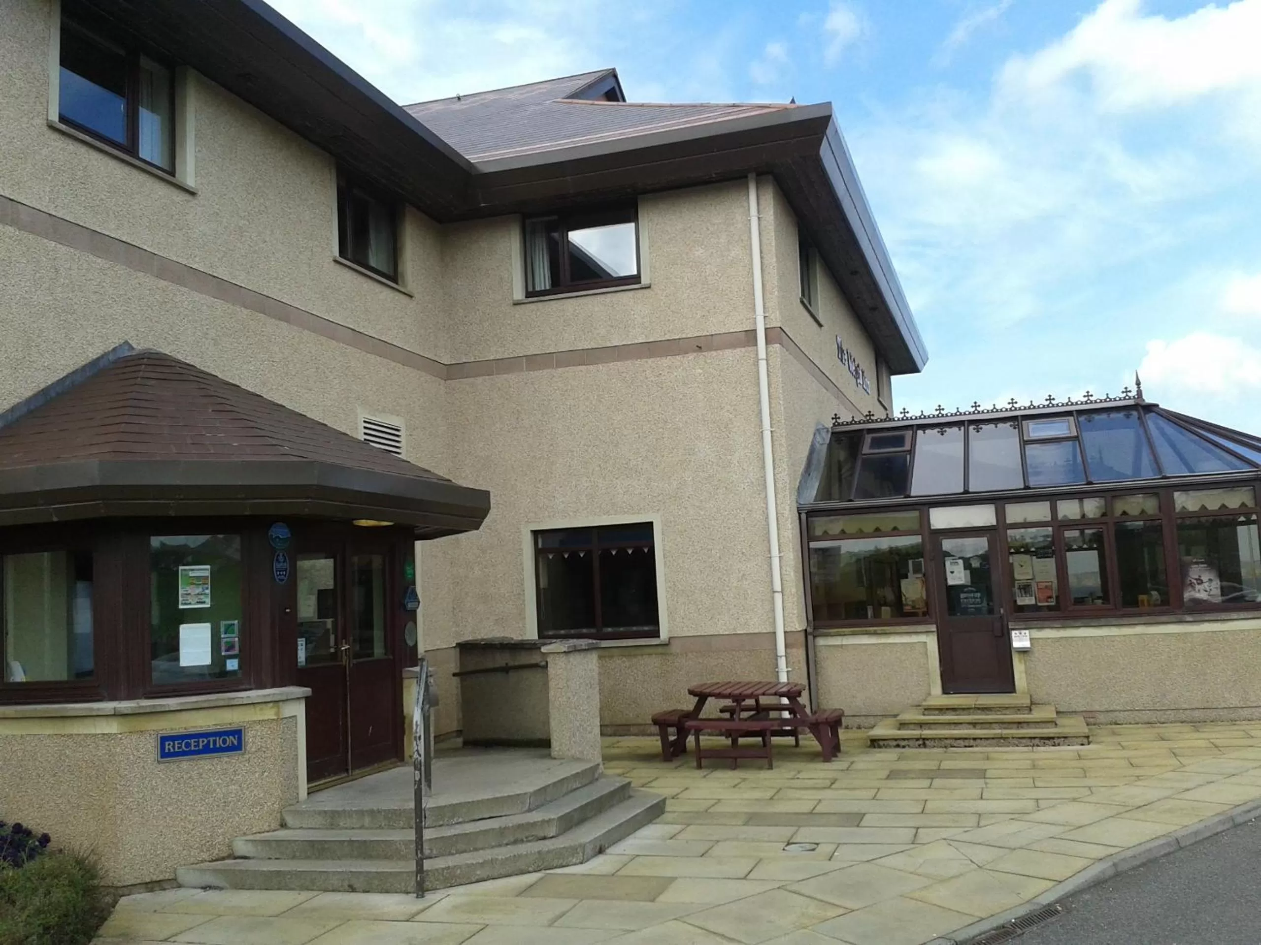 Facade/entrance in The Weigh Inn Hotel & Lodges