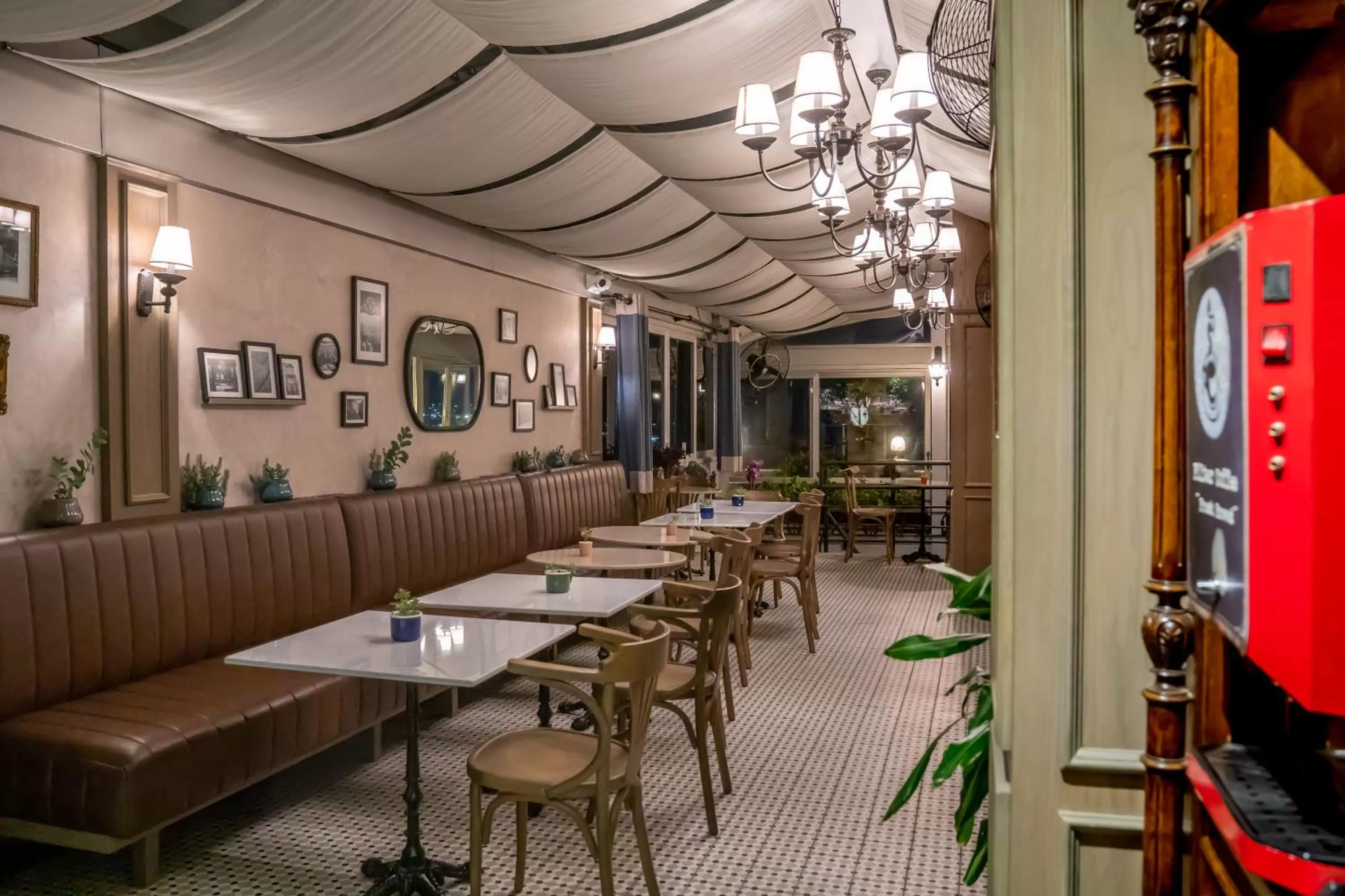 Restaurant/places to eat in Hotel Niles Istanbul