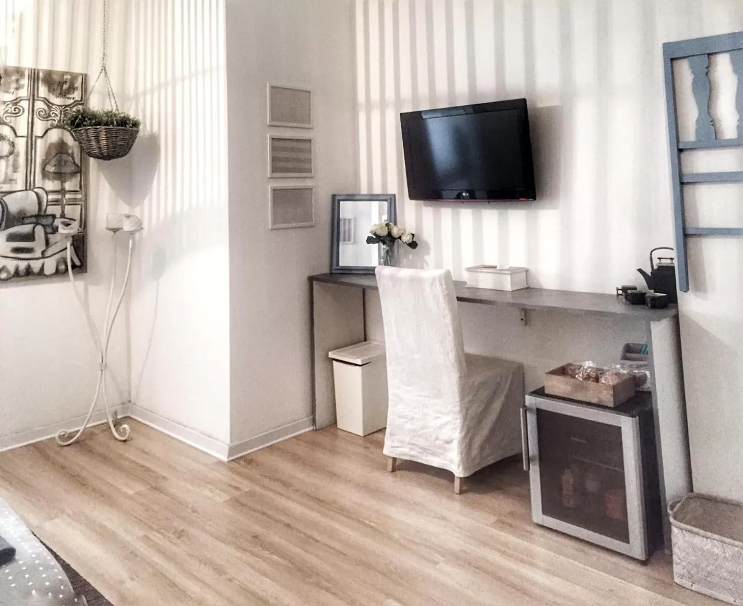 TV and multimedia, TV/Entertainment Center in RighePois