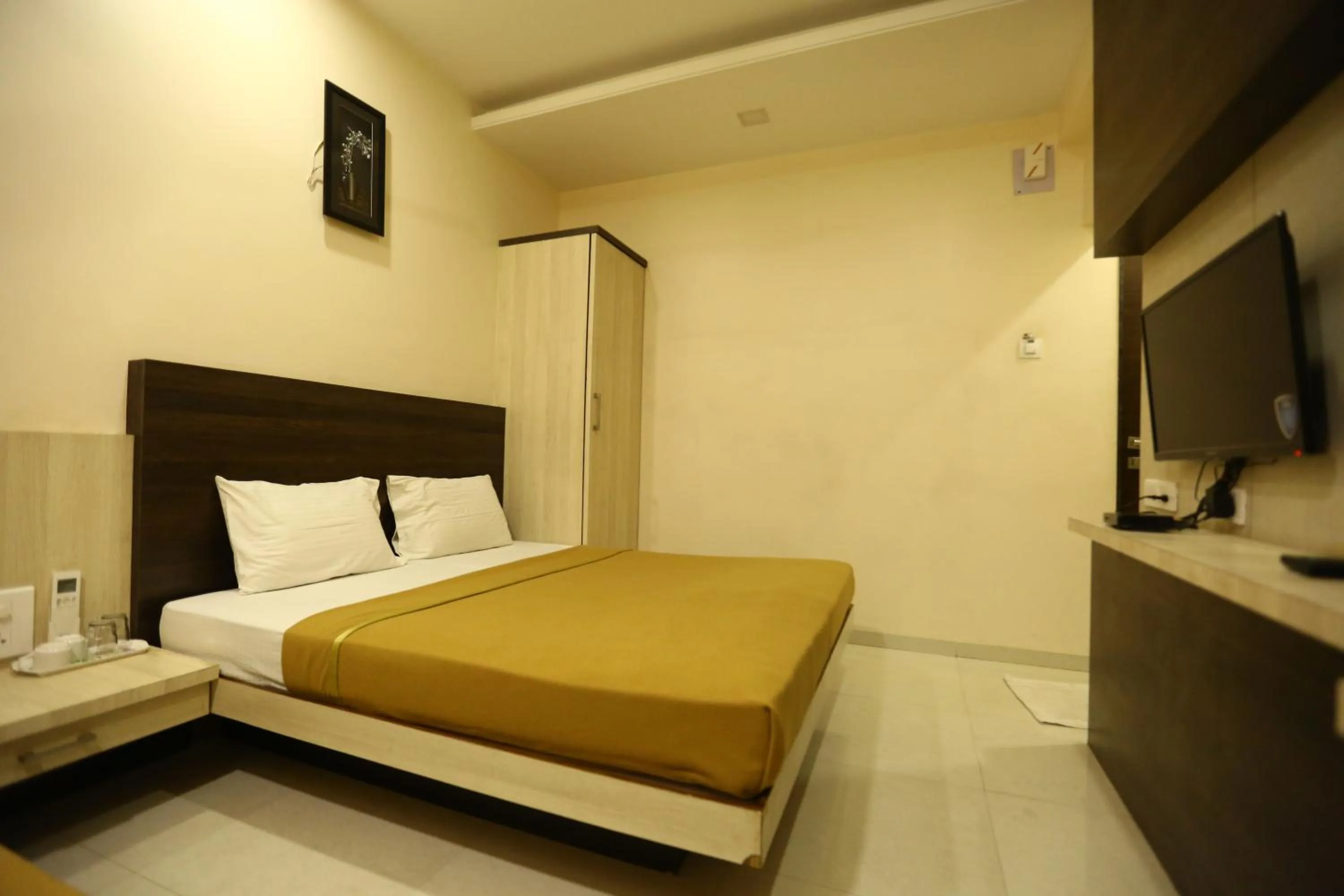 Bedroom, Bed in Hotel Madhuri Executive