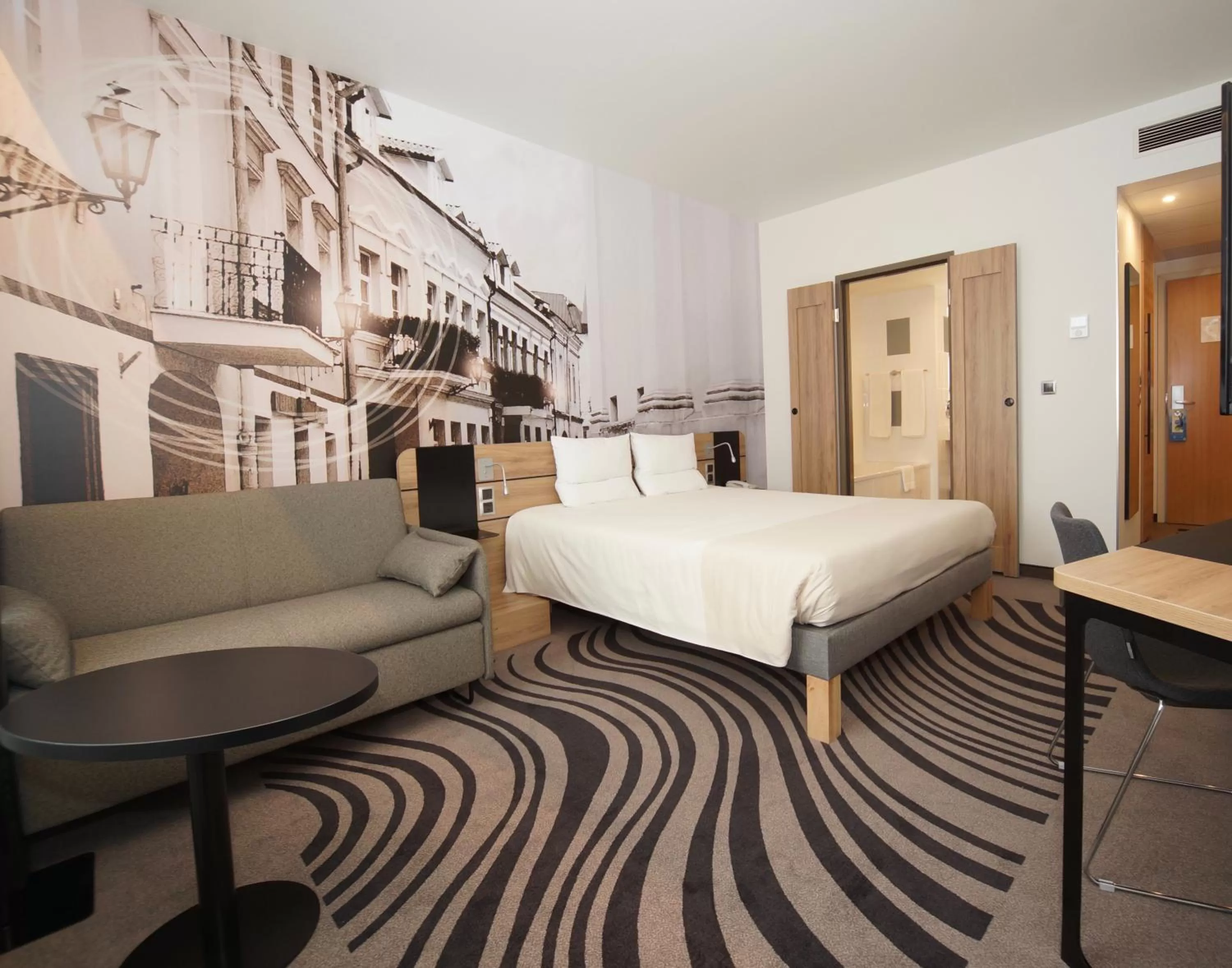 Seating area in Novotel Vilnius Centre