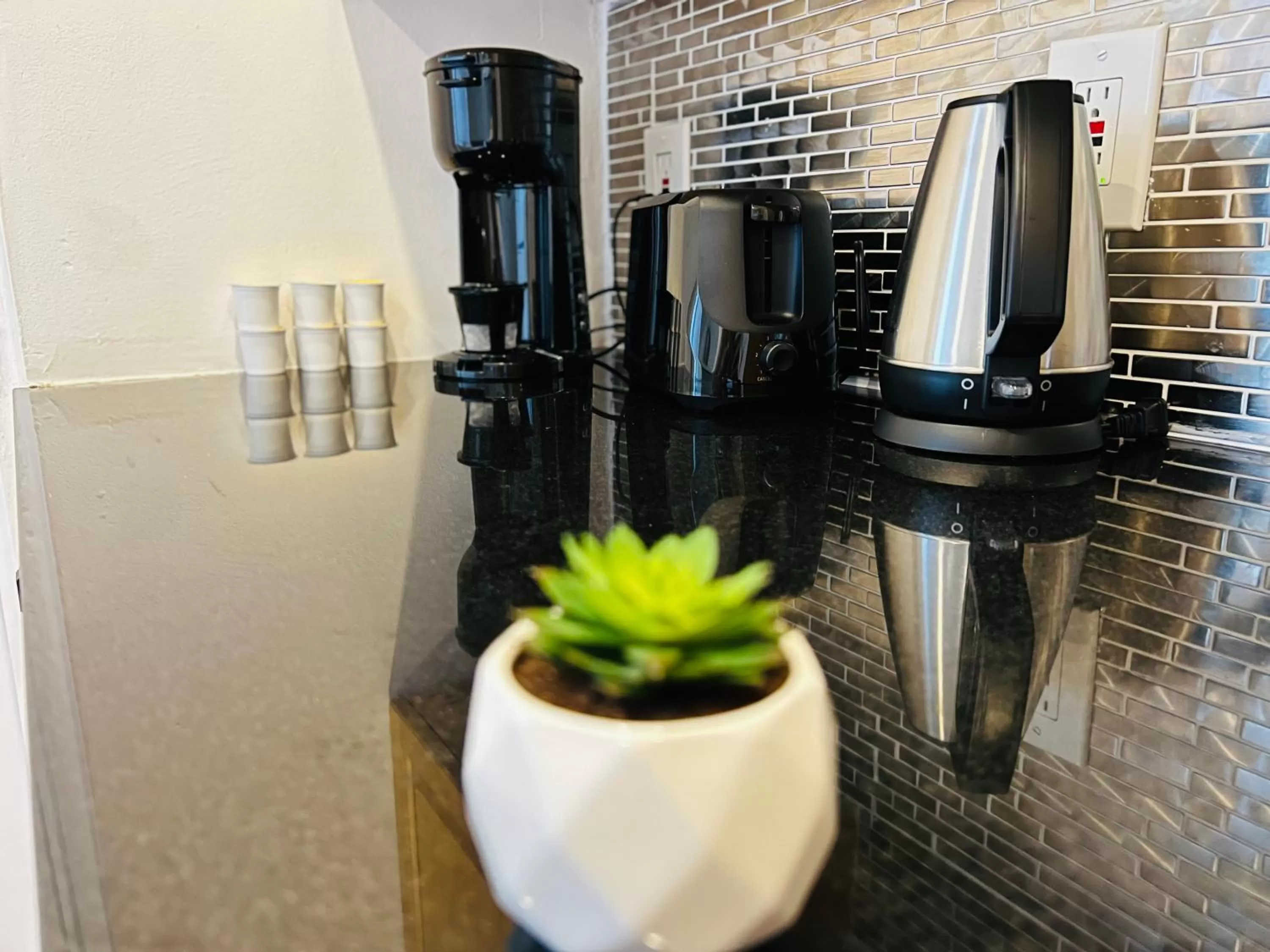 Coffee/tea facilities in CocoBay 2BR Condos Near Beach, Galleria Mall, Wilton Manors, Cruise Port