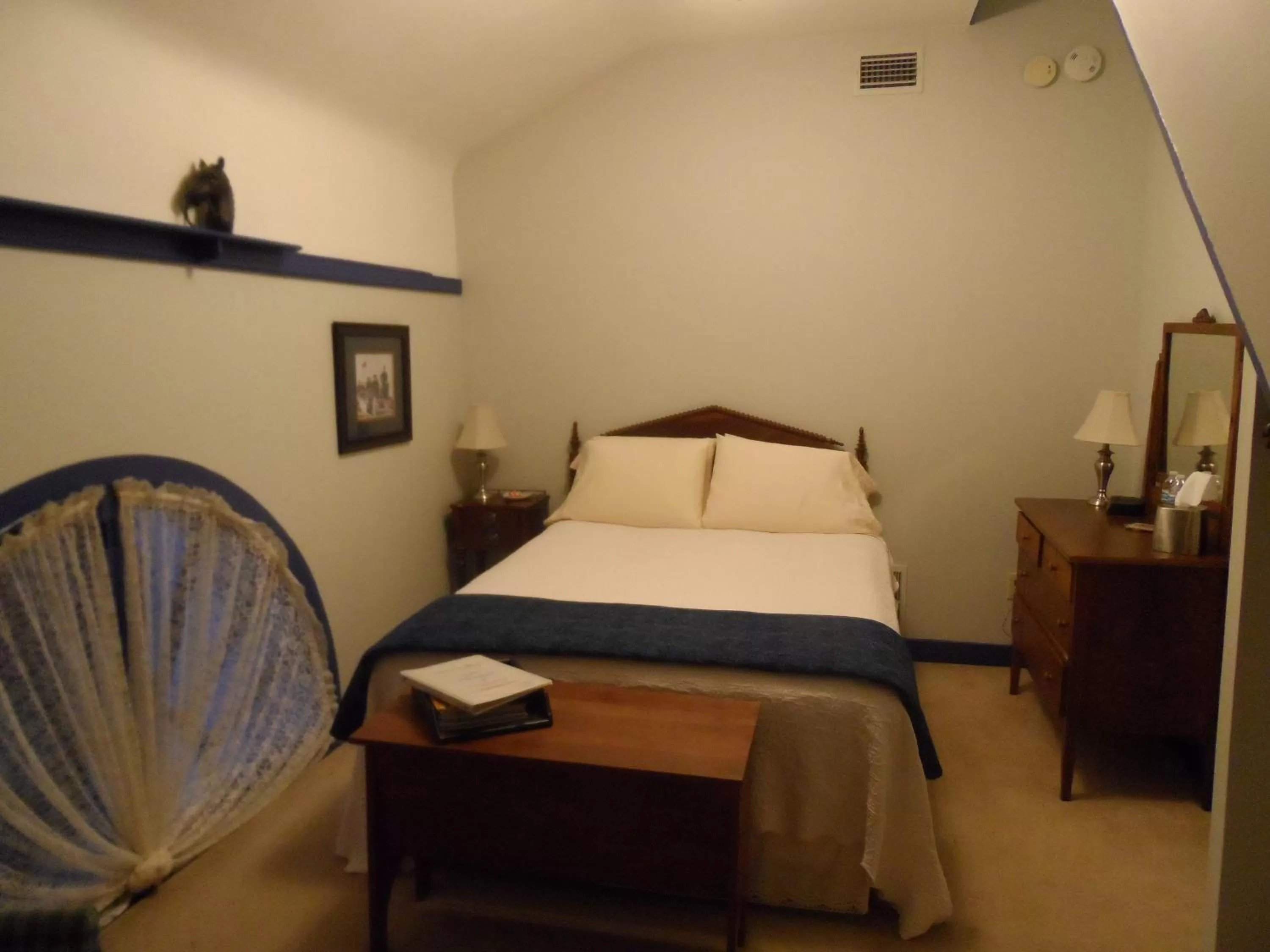 Bedroom, Bed in Mayhurst Estate