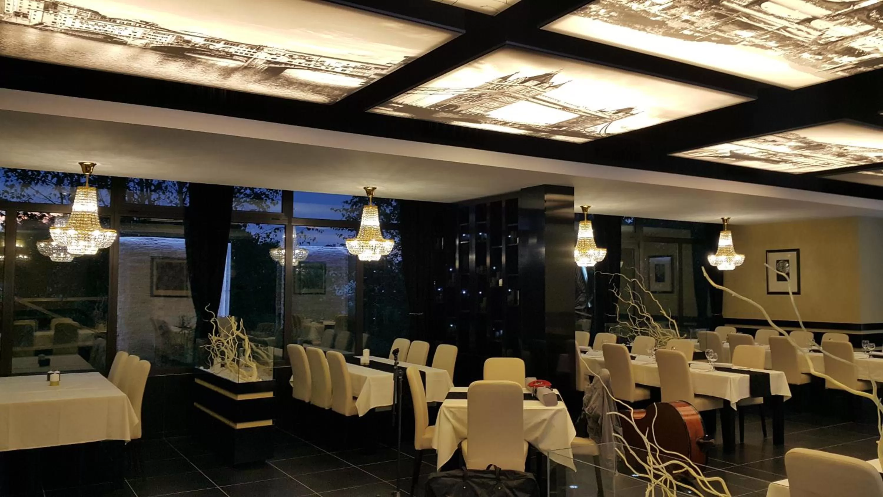 Restaurant/places to eat in Hotel Le Pont