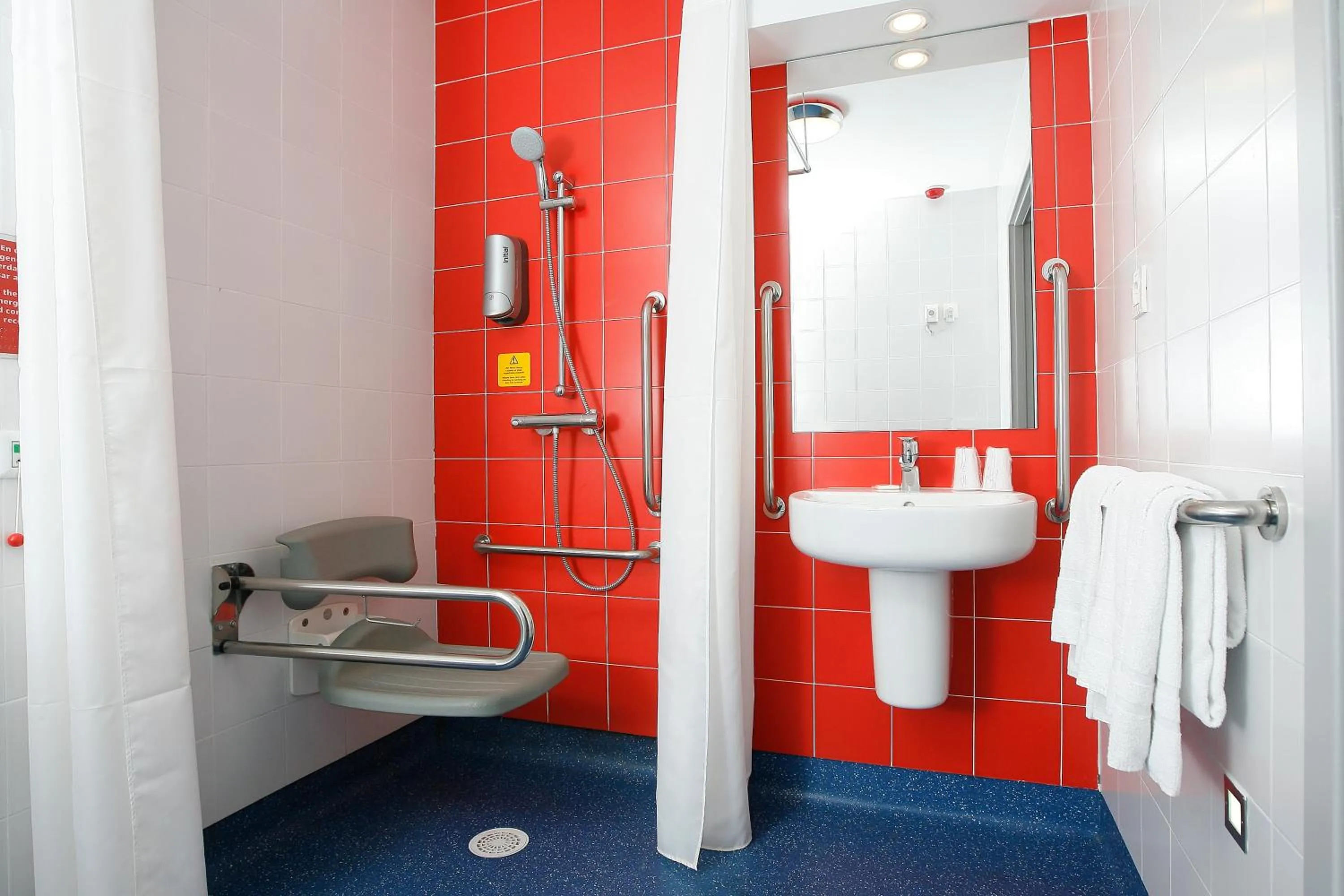 Double or Twin Room - Disability Access in Travelodge Madrid Alcalá