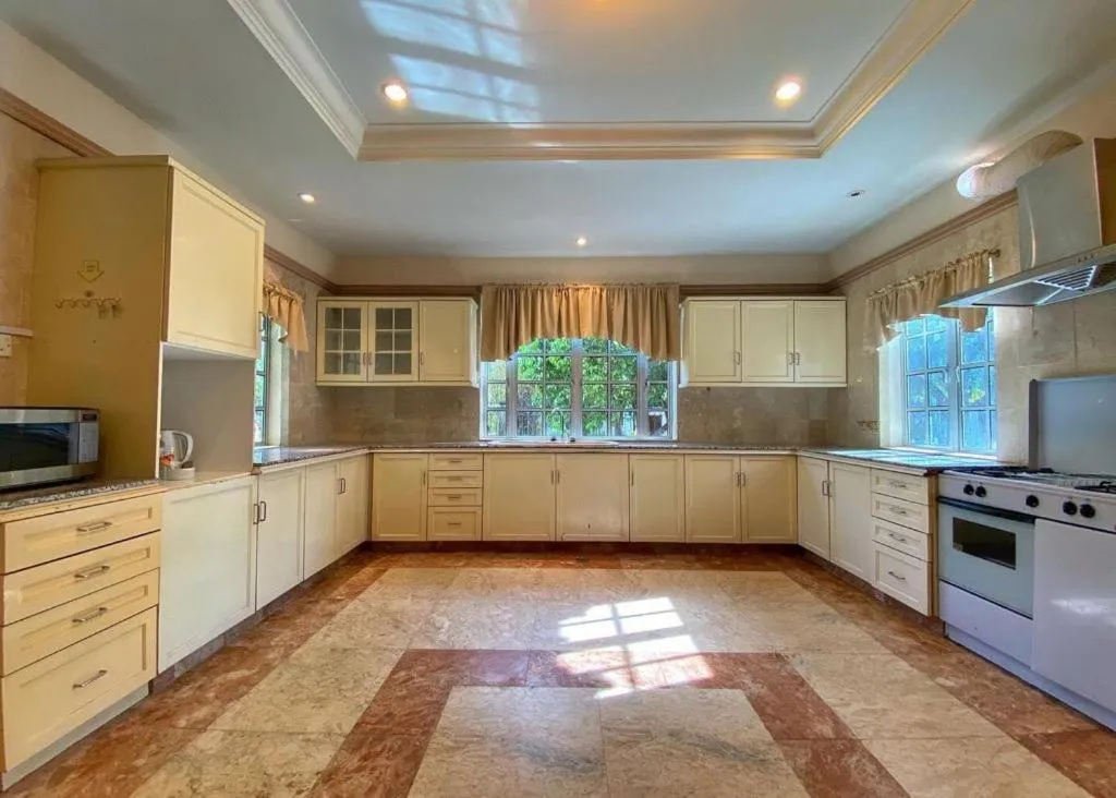 Kitchen or kitchenette in Tiara Labuan Hotel