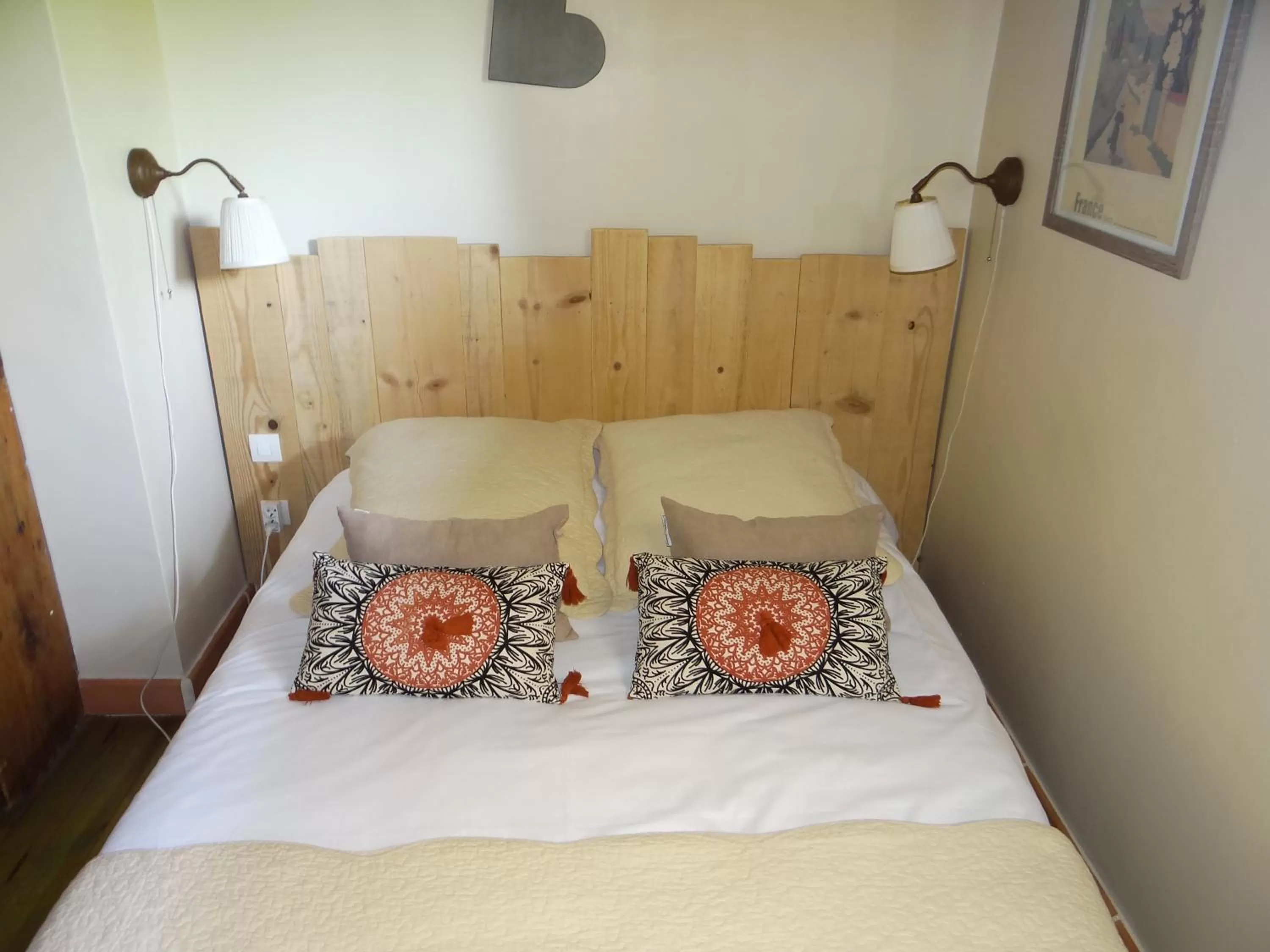 Bedroom, Bed in Aux berges du pont du gard