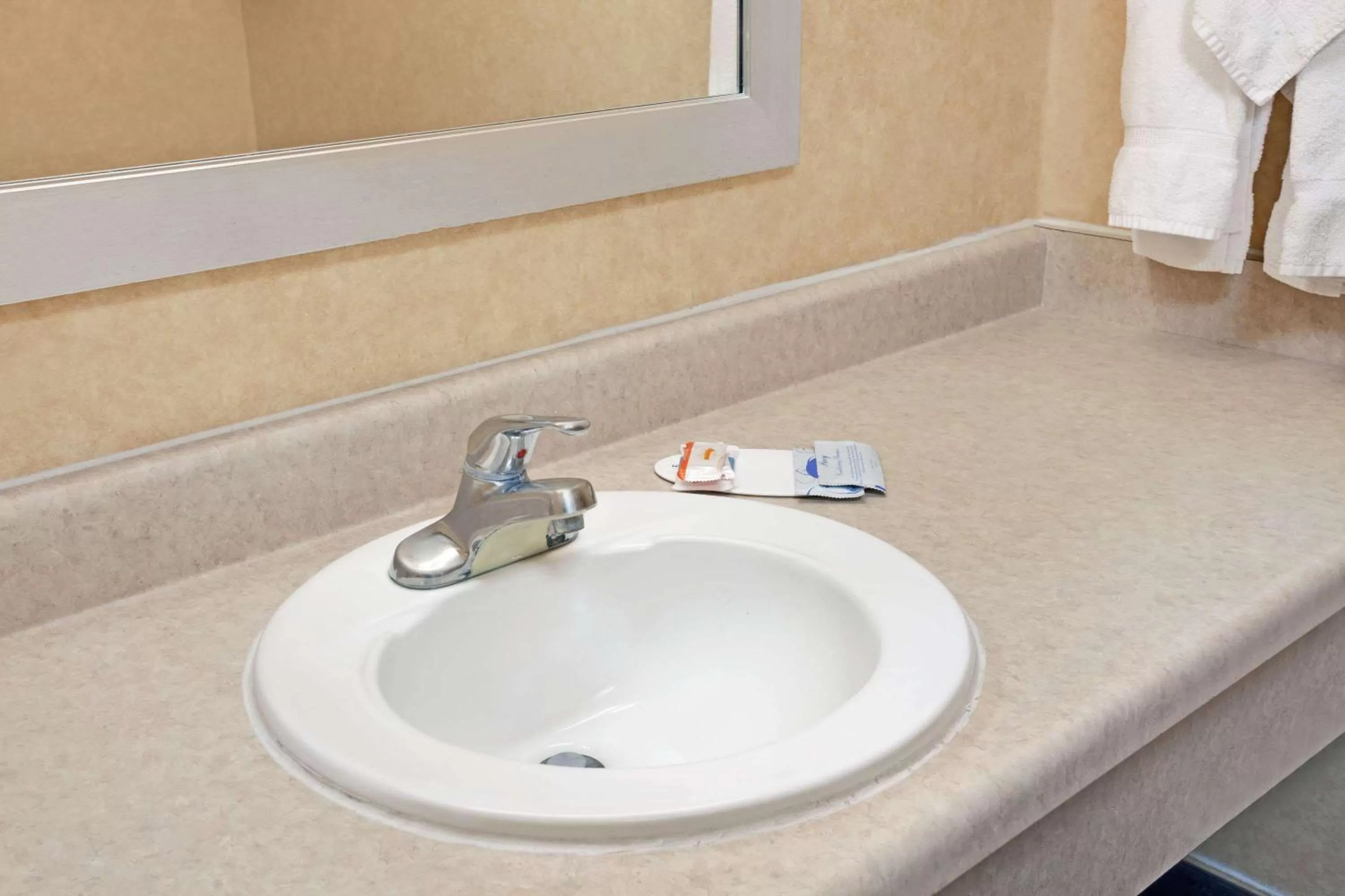 Photo of the whole room in Buena Park Inn