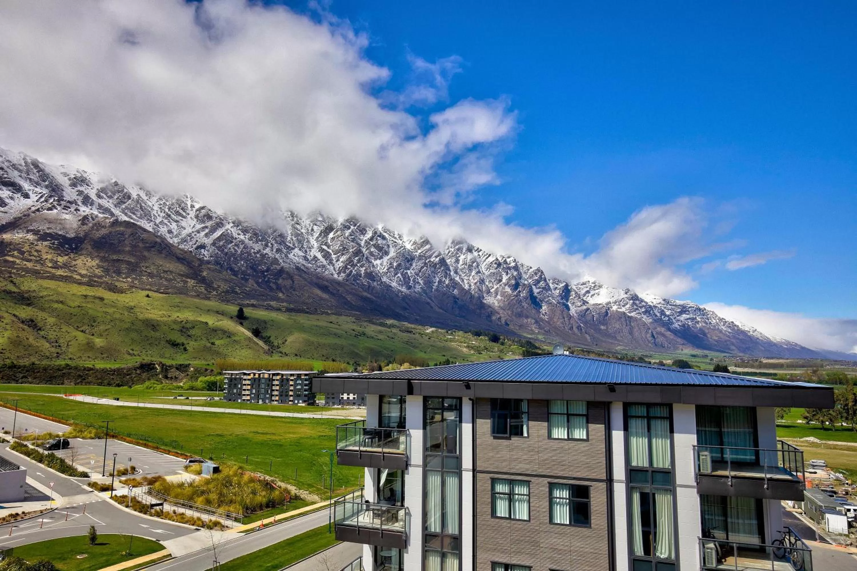 Mountain view in Holiday Inn Queenstown Remarkables Park