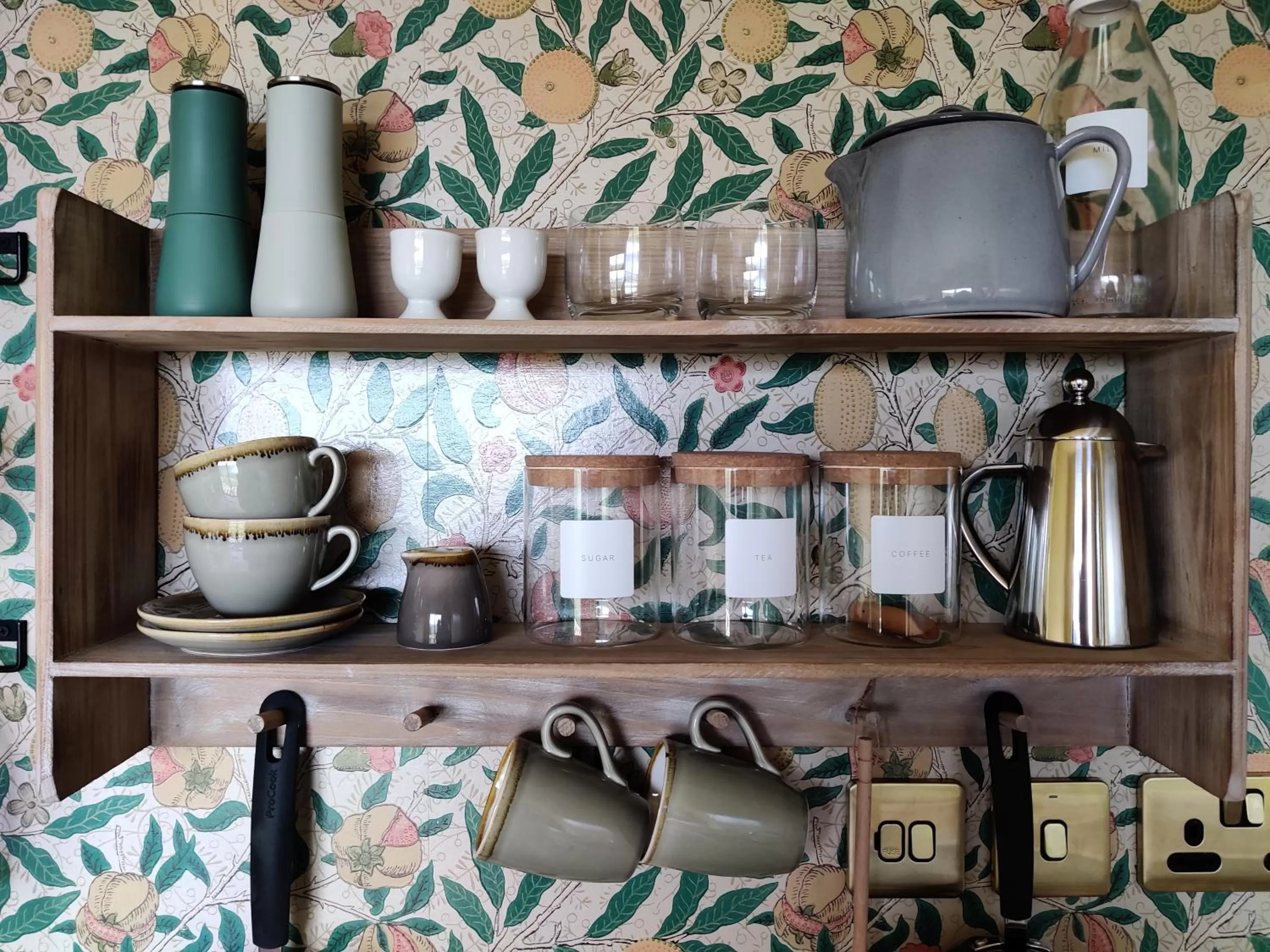 Coffee/tea facilities in Hanley House