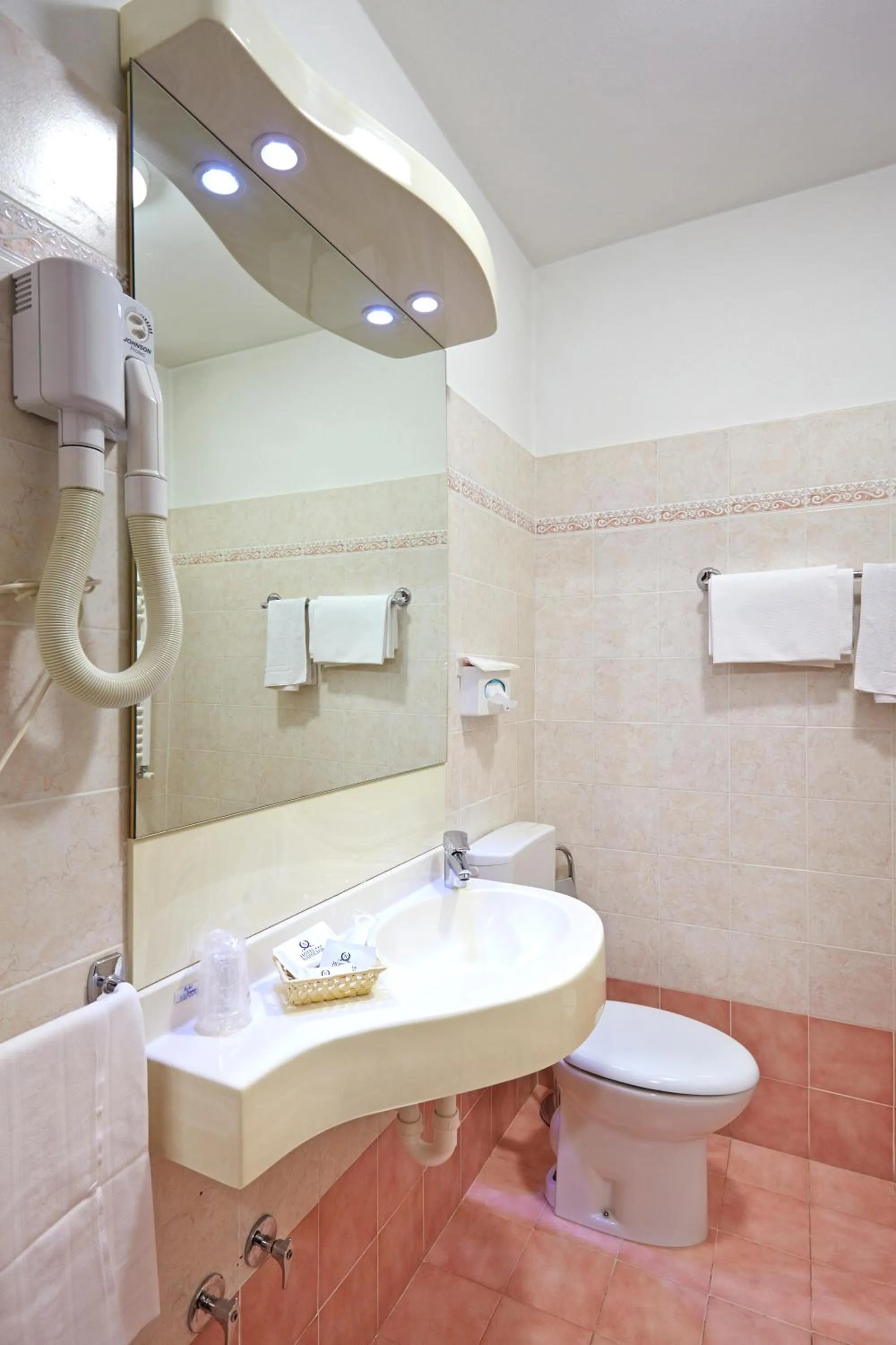 Bathroom in Hotel Napoleon Susa