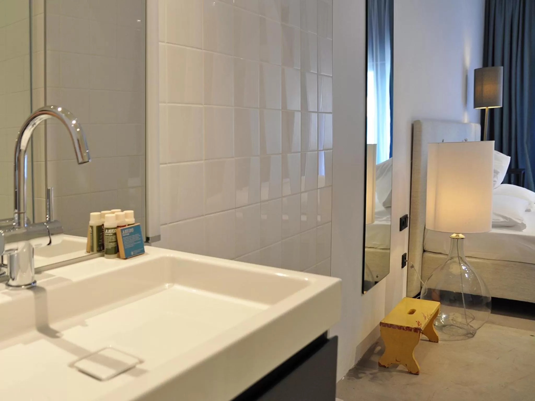 Bathroom, Bed in grätzlhotel Schönbrunn