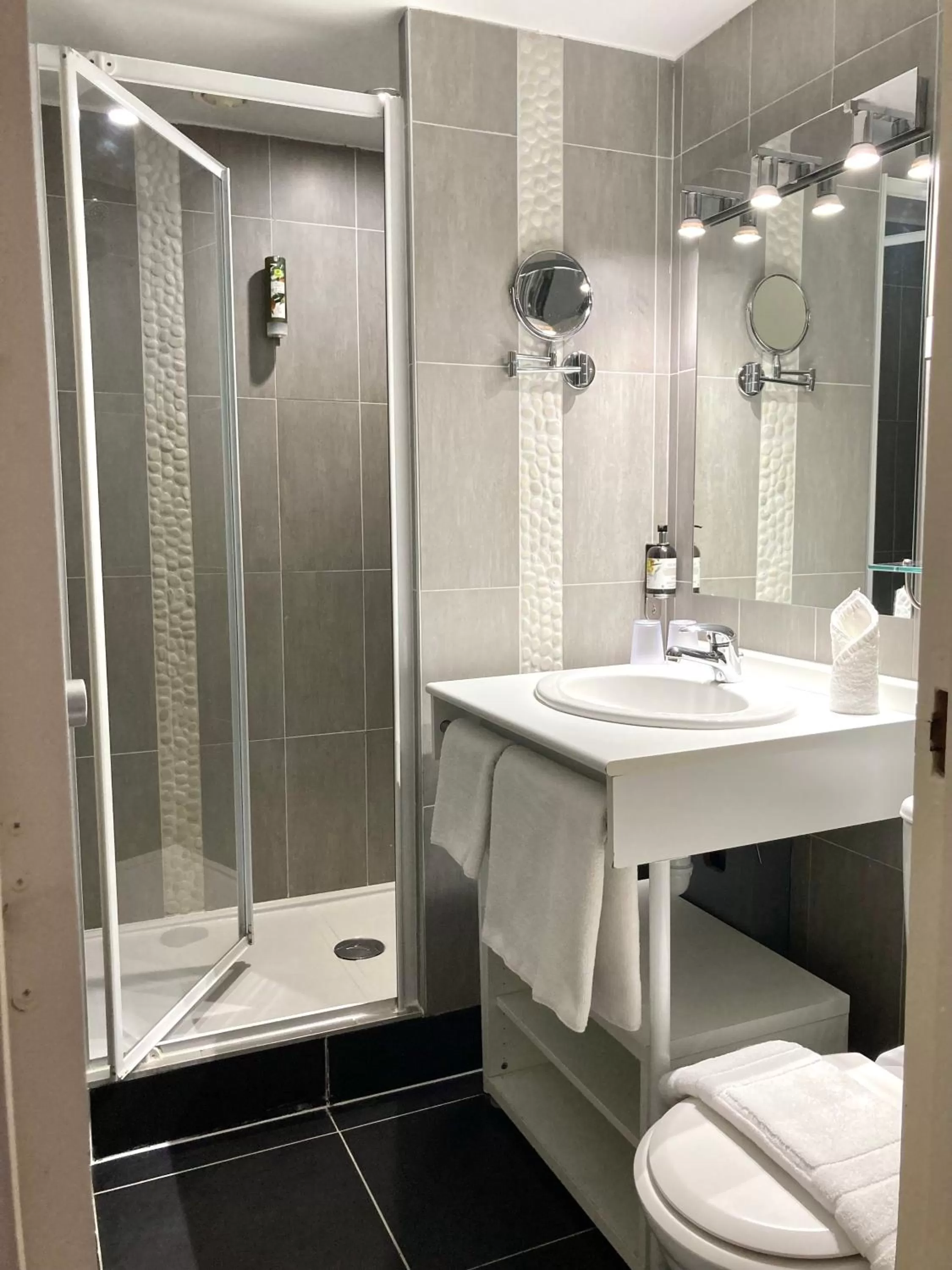 Bathroom in Château Corneille