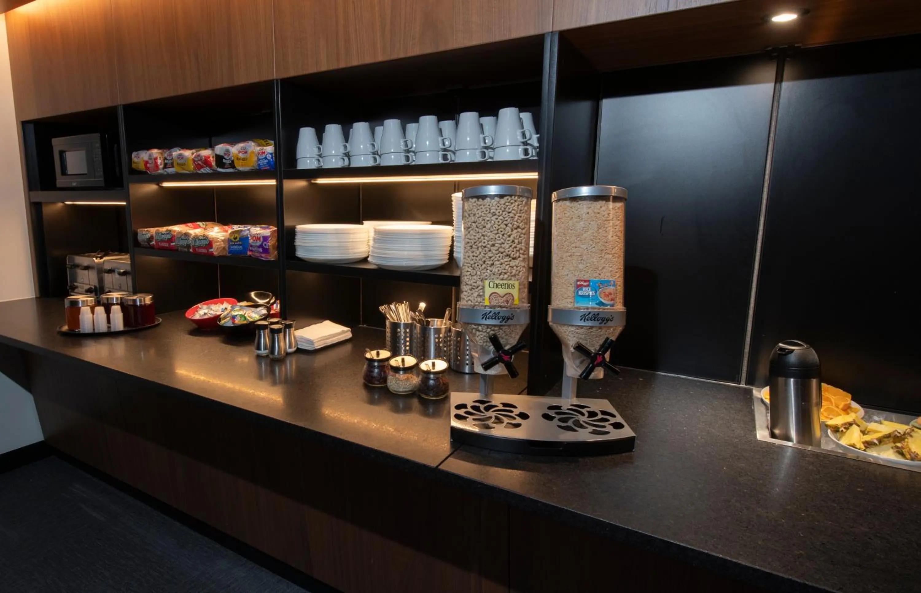 Breakfast in Grand Times Hotel – Aeroport de Quebec