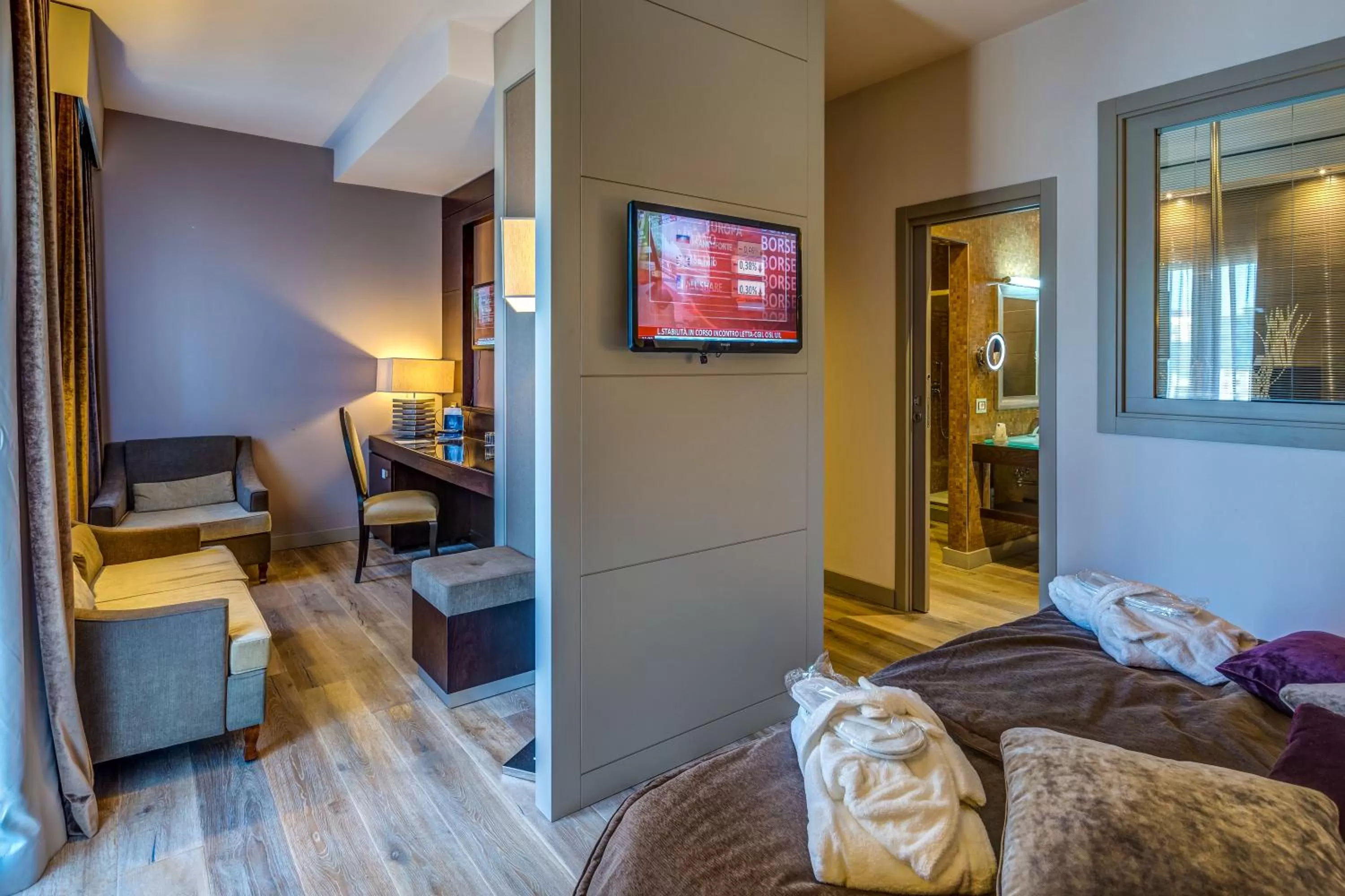 Photo of the whole room, Bed in Best Western Plus Hotel Perla Del Porto