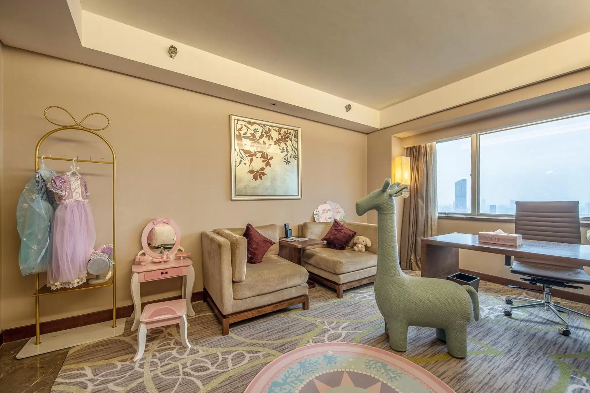 Photo of the whole room in Crowne Plaza Guangzhou City Centre by IHG