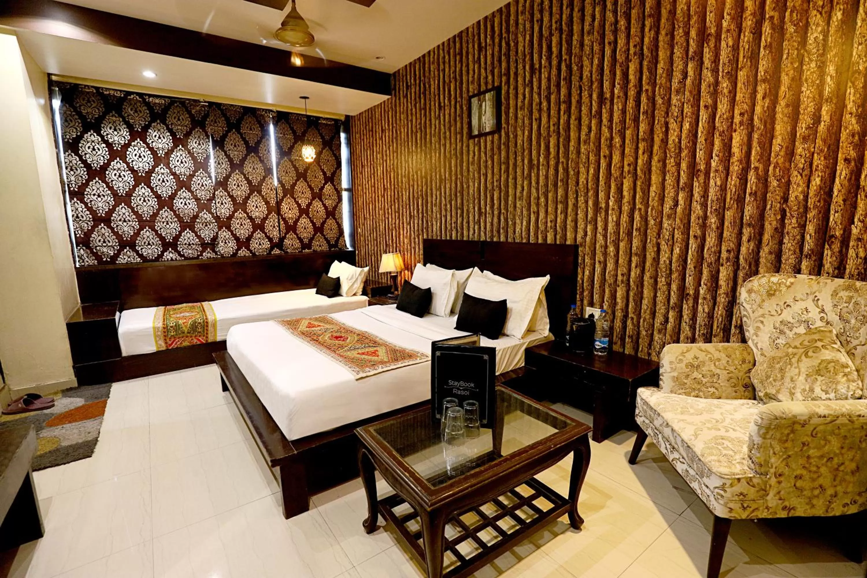 Photo of the whole room, Lobby/Reception in Staybook - Hotel City Stories - By Aira Xing, Paharganj, New Delhi