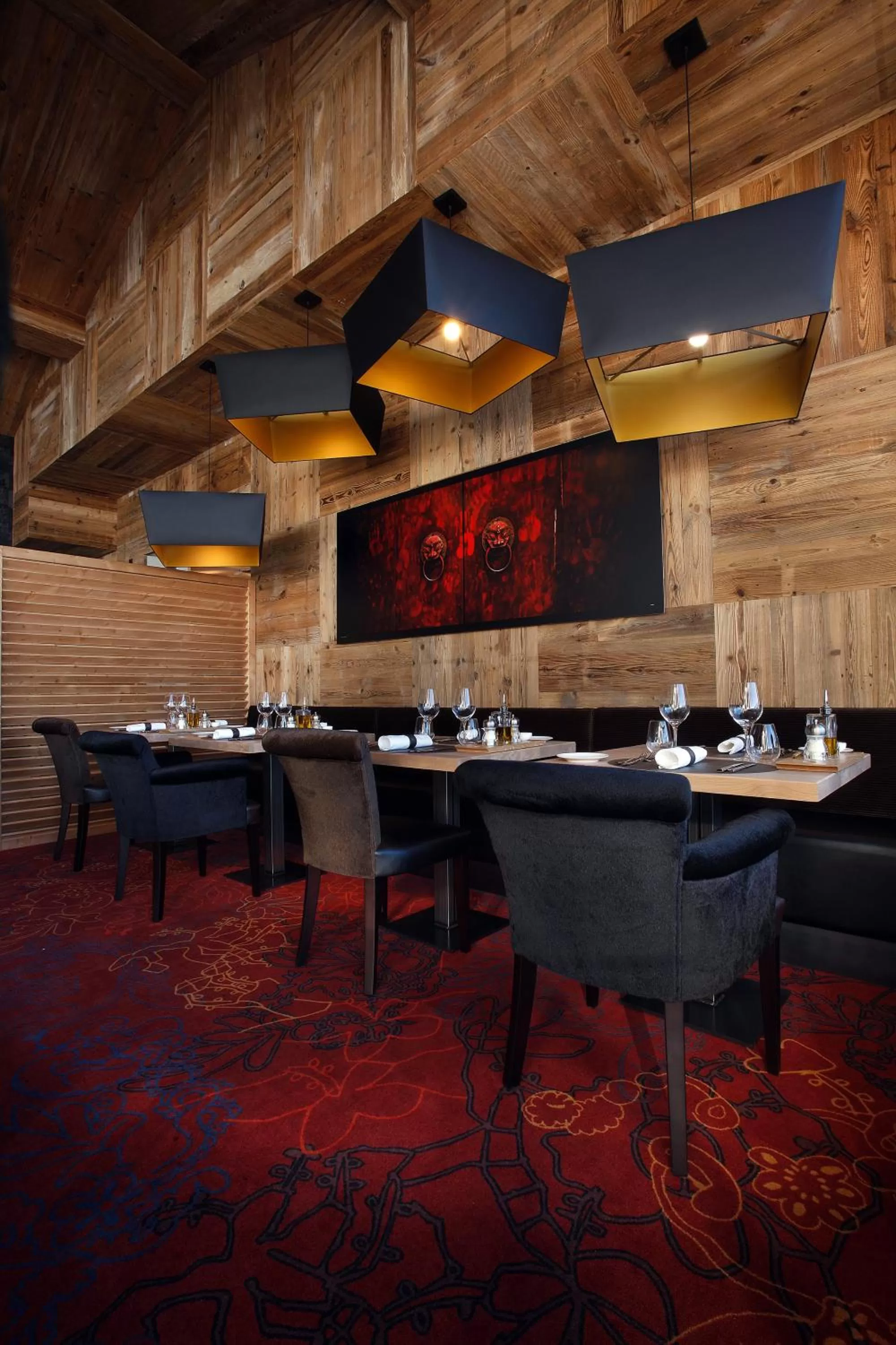 Restaurant/places to eat in Hôtel Koh-I Nor by Les Etincelles