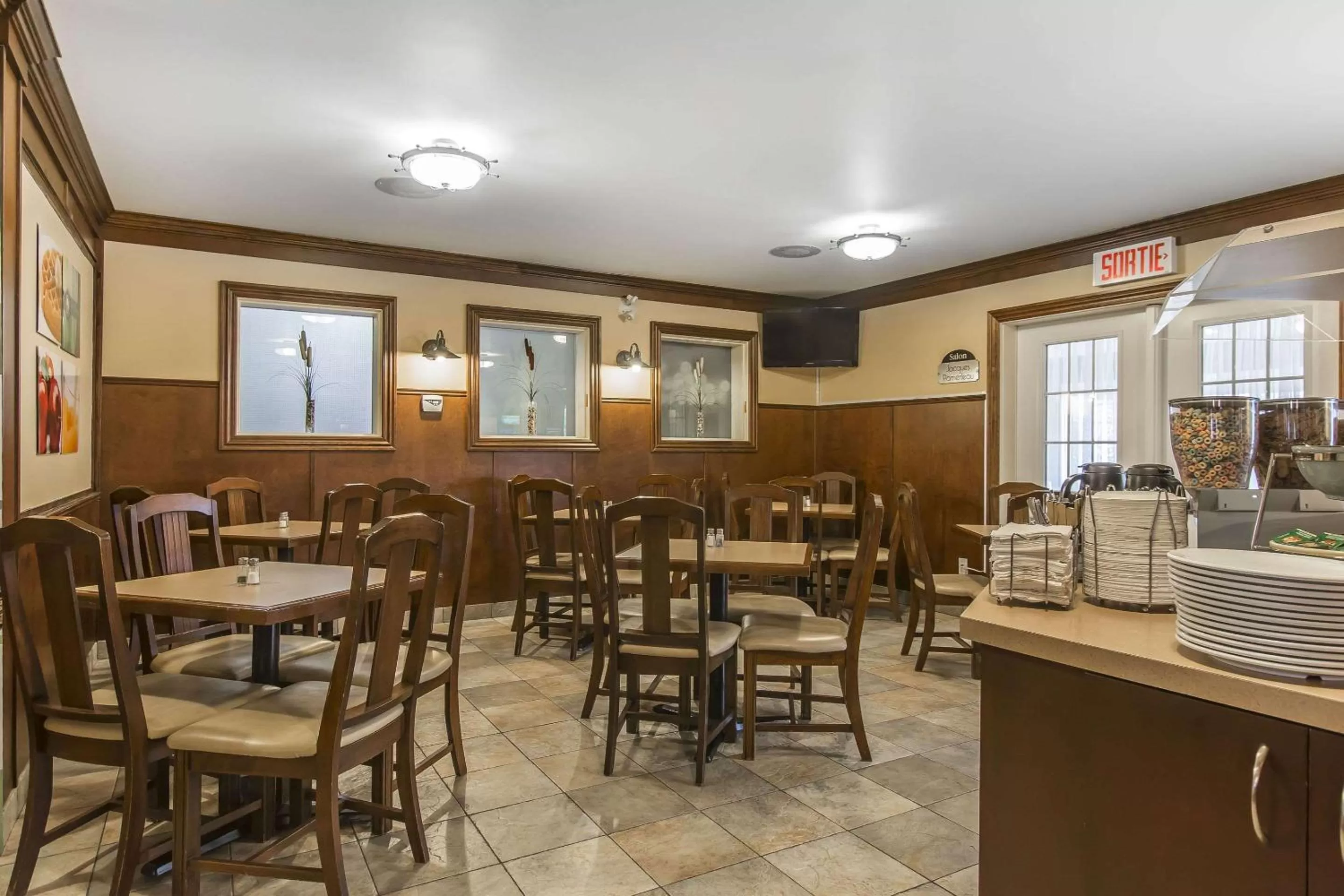 Restaurant/places to eat in Quality Inn