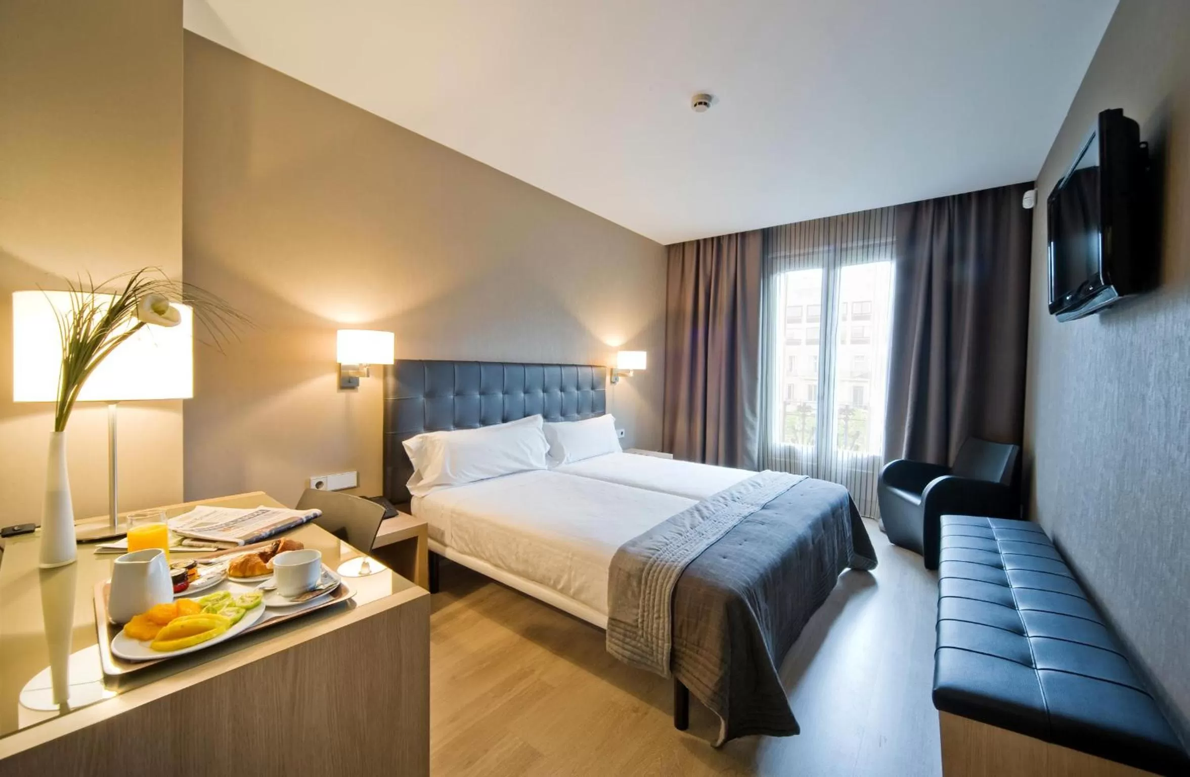 Photo of the whole room, Bed in Hotel Actual