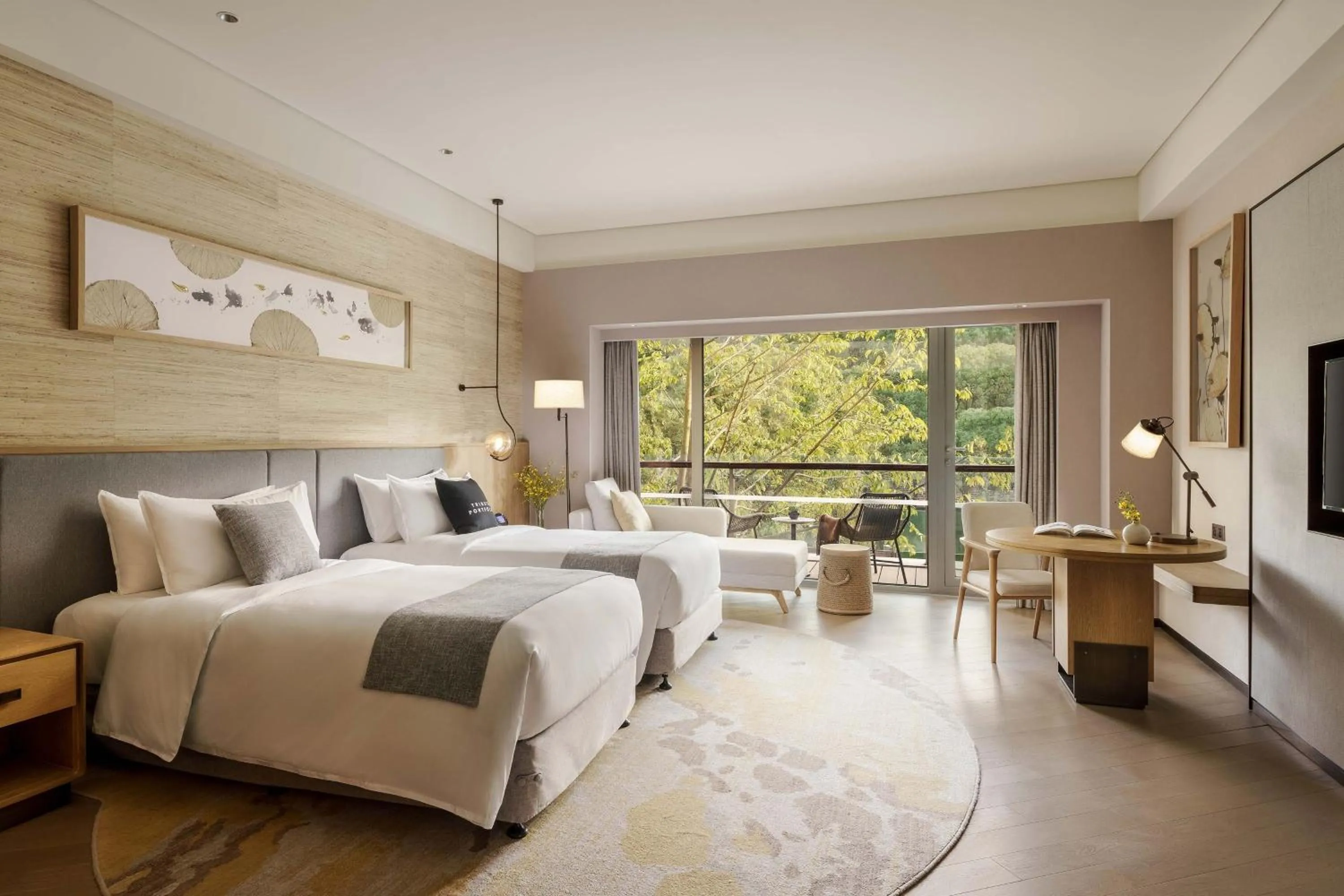 Photo of the whole room, Bed in The Yuluxe Sheshan, Shanghai, A Tribute Portfolio Hotel