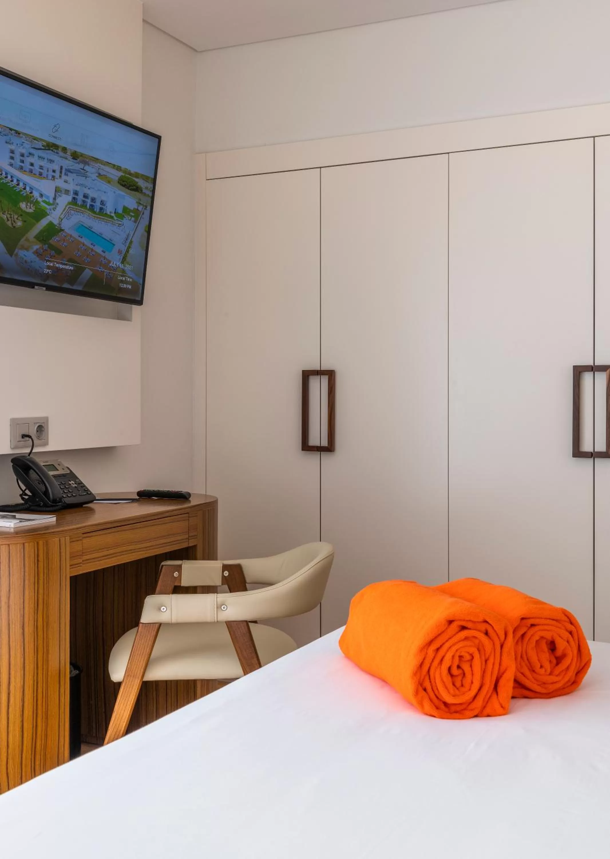 Photo of the whole room, Bed in Regency Salgados Hotel & Spa