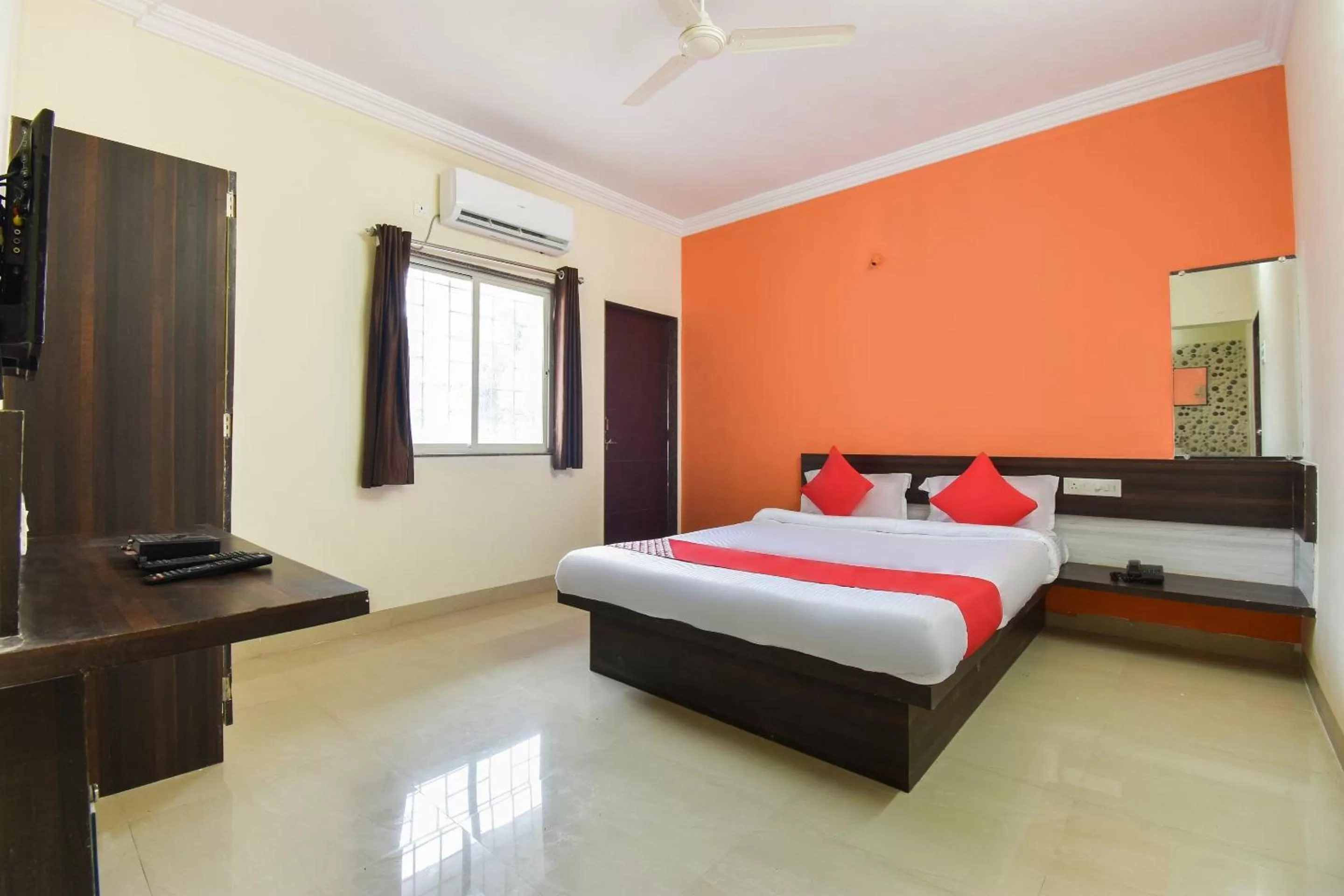 Bedroom, Bed in OYO Flagship 43302 Hotel Sargam