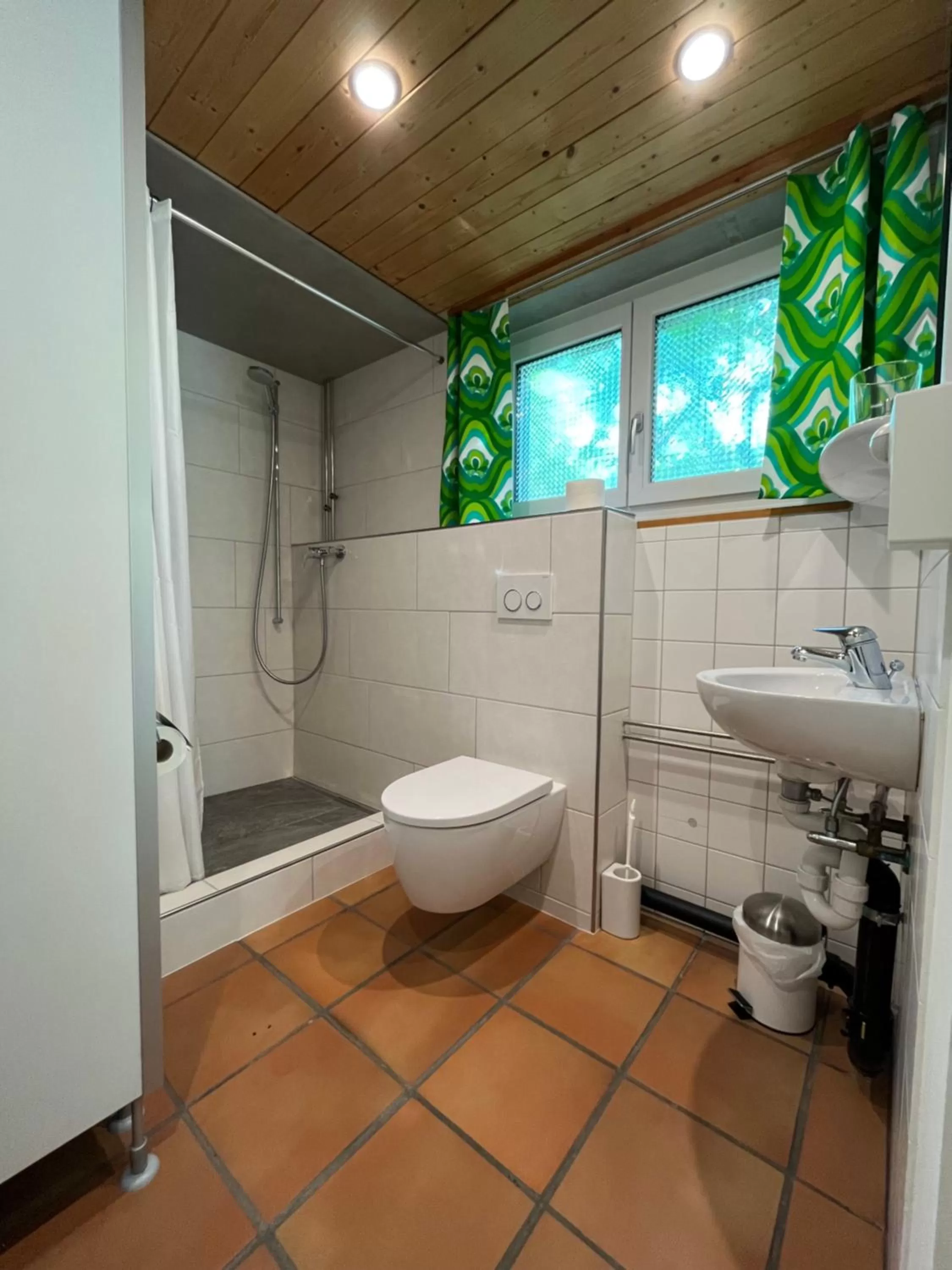 Toilet, Bathroom in Me Gustas Tu - Séparée