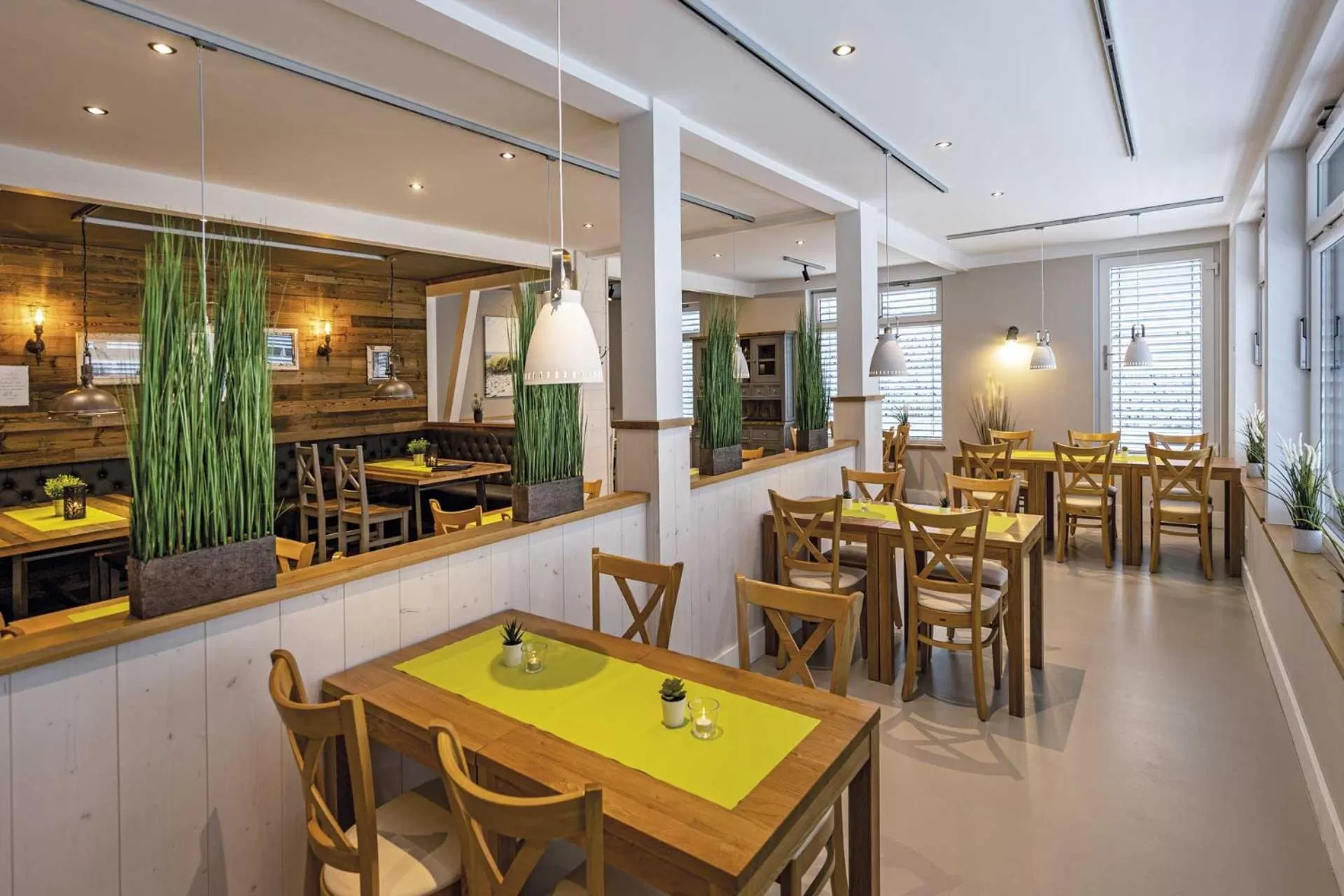 Restaurant/places to eat in Hotel sleep & go