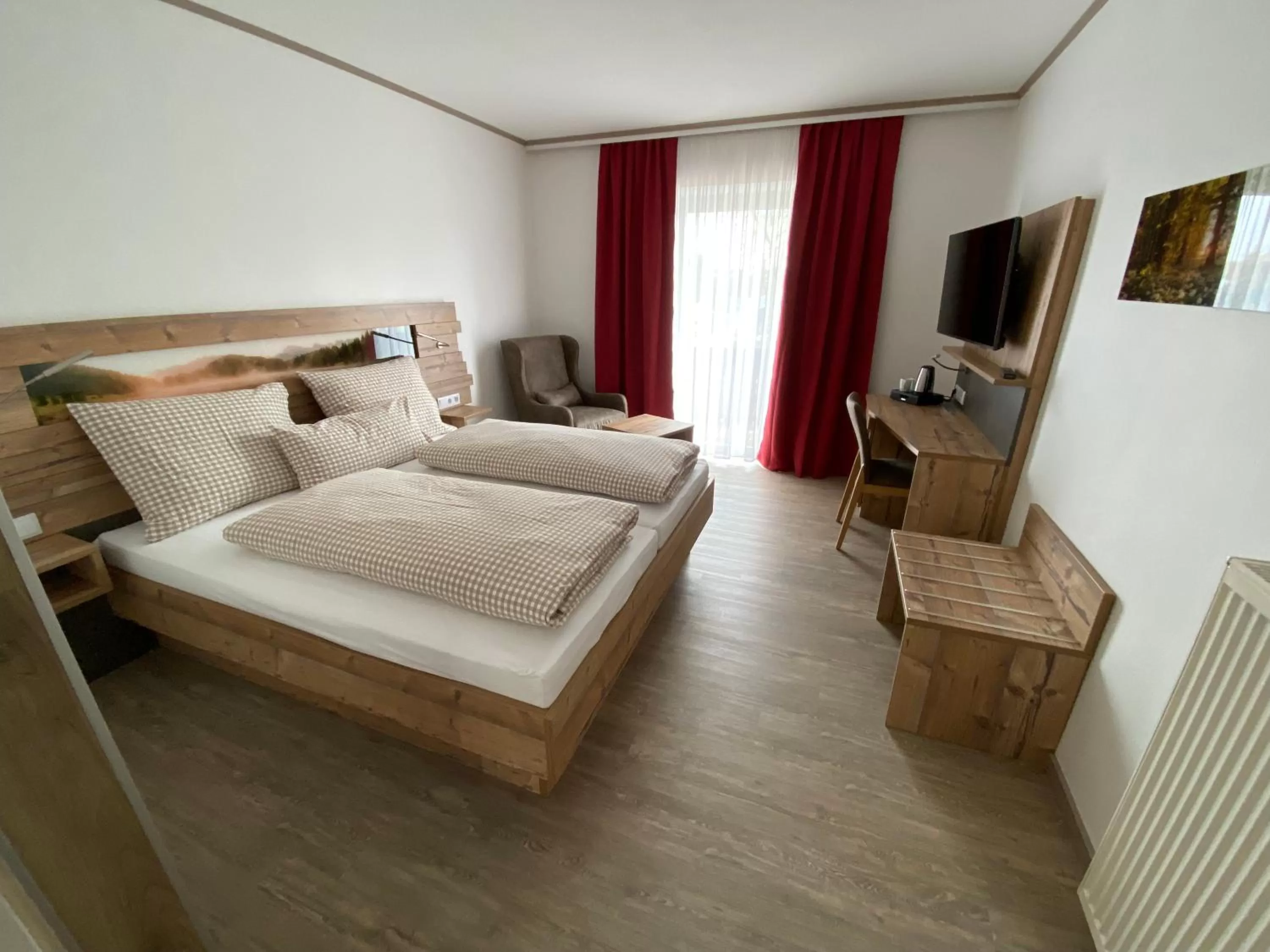 Photo of the whole room, Bed in Hotel-Landgasthof Ploss