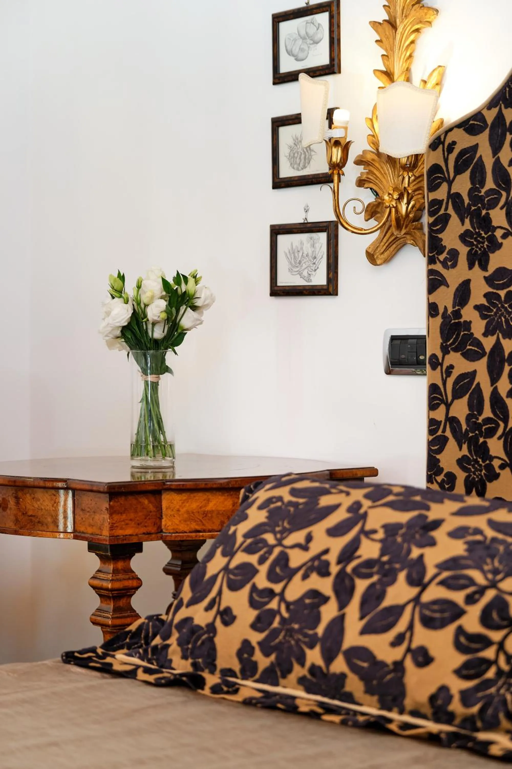 Decorative detail, Bed in Hotel Botanico San Lazzaro