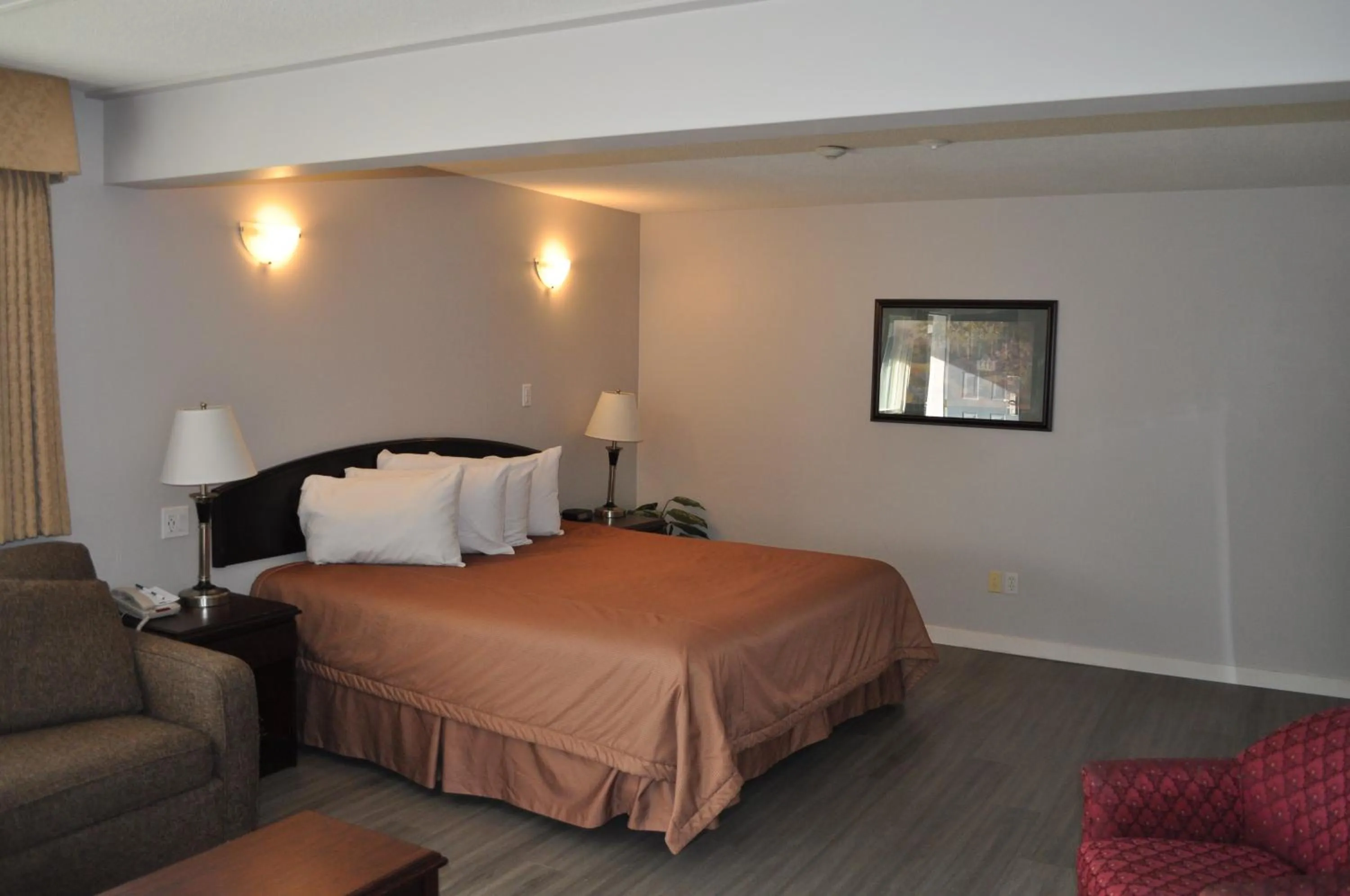 King Studio Suite - Non-Smoking in Travelodge by Wyndham Langley