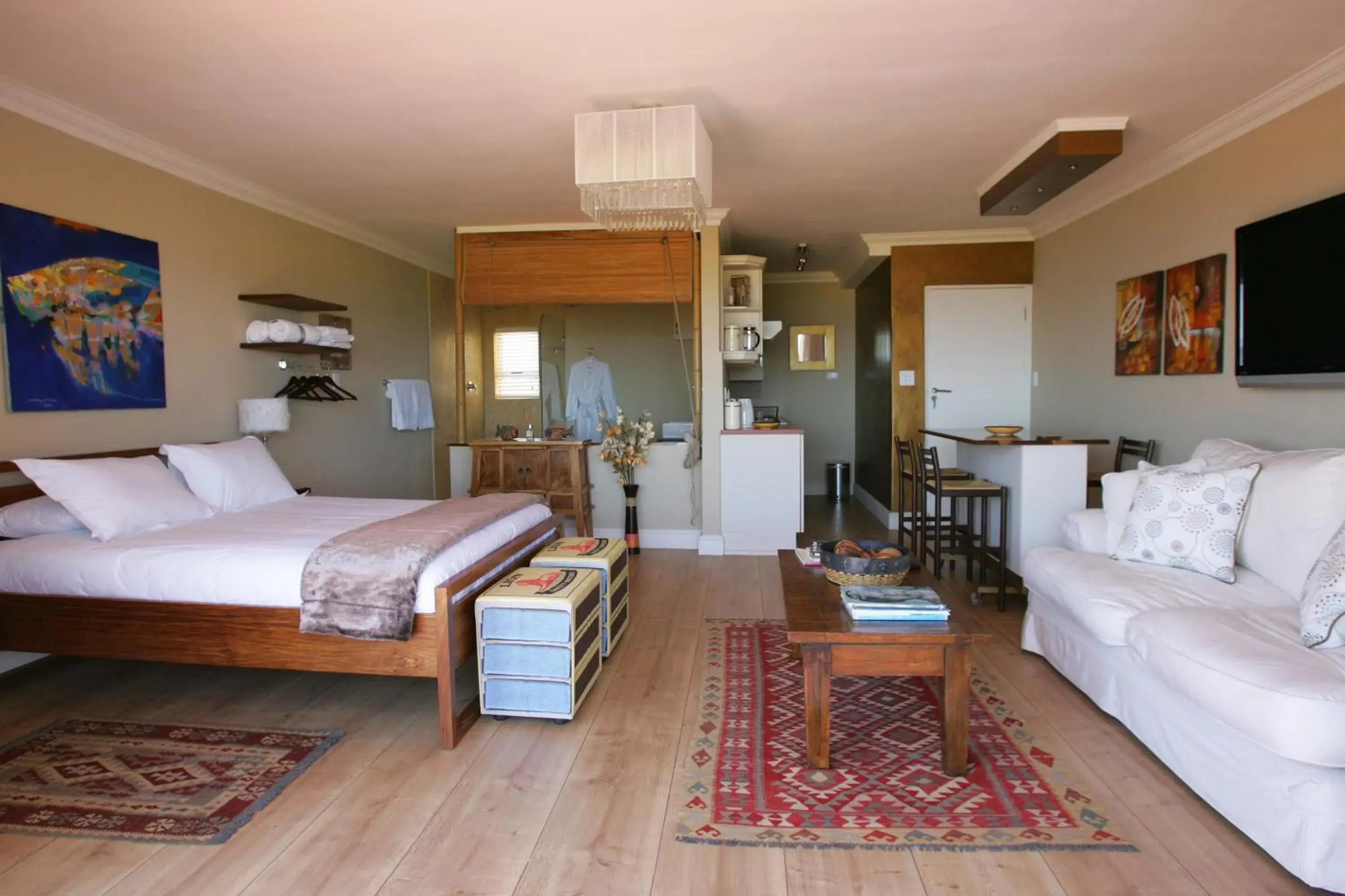 Deluxe Suite with Sea View in Dolphin Inn Guesthouse Deluxe Suite with Sea View in Dolphin Inn Guesthouse