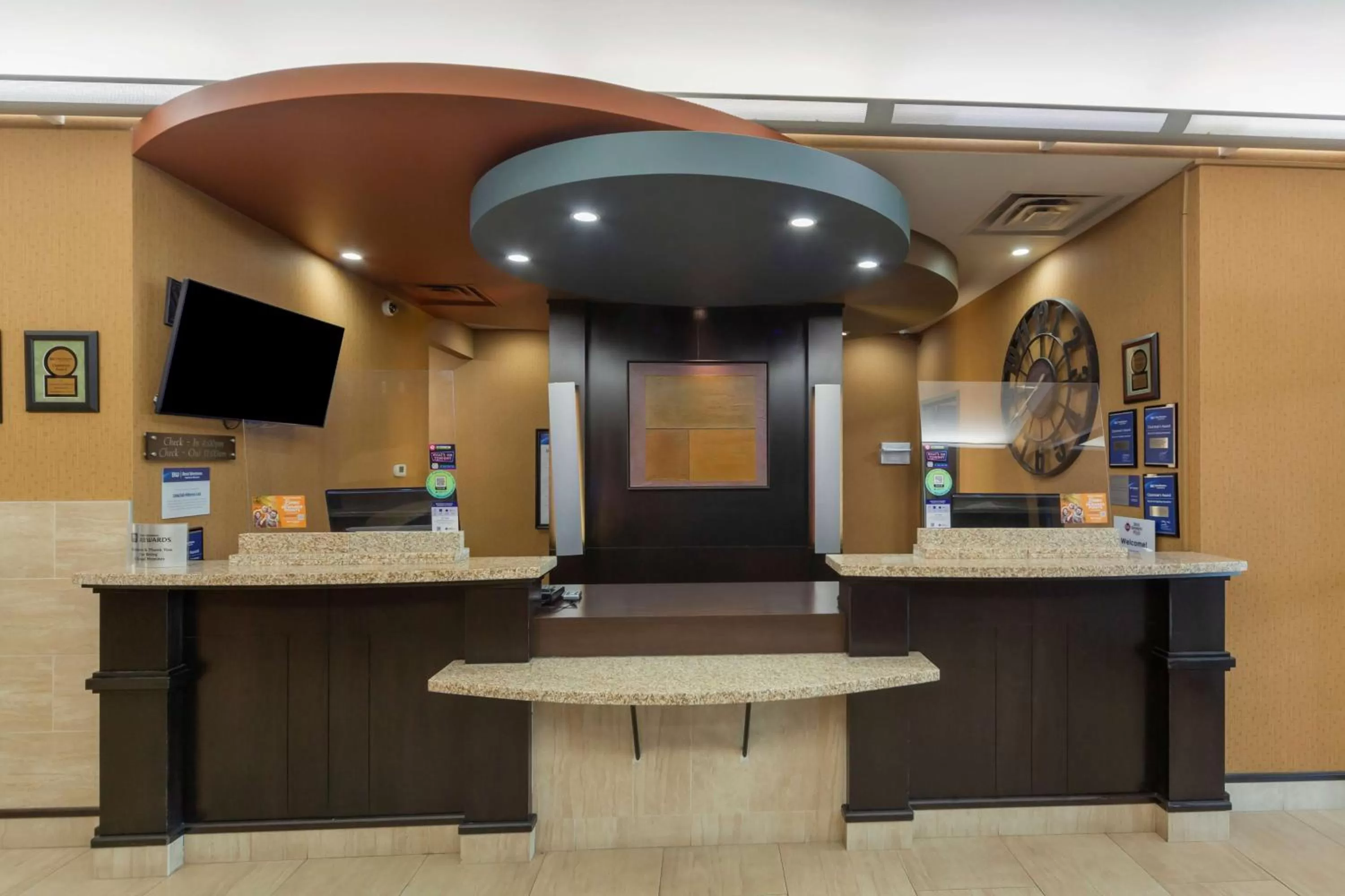 Lobby or reception in Best Western Plus Sherwood Park Inn & Suites