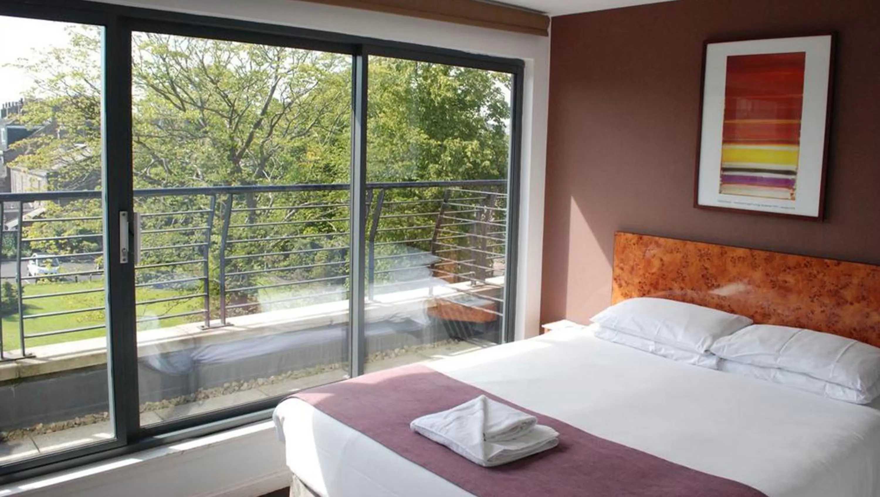 Photo of the whole room, Bed in Great Western Hotel Aberdeen