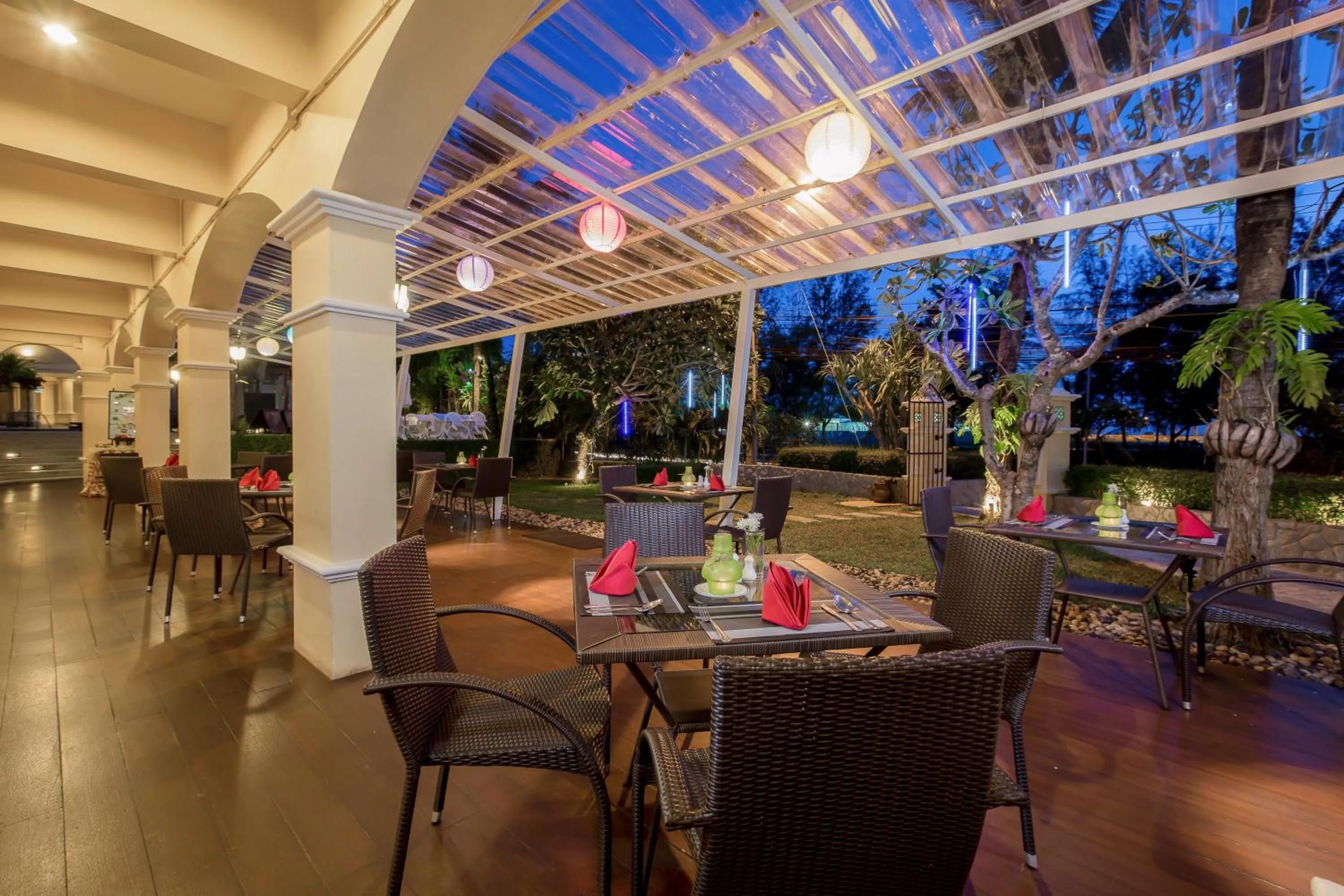 Restaurant/places to eat in The Front Village - SHA Plus