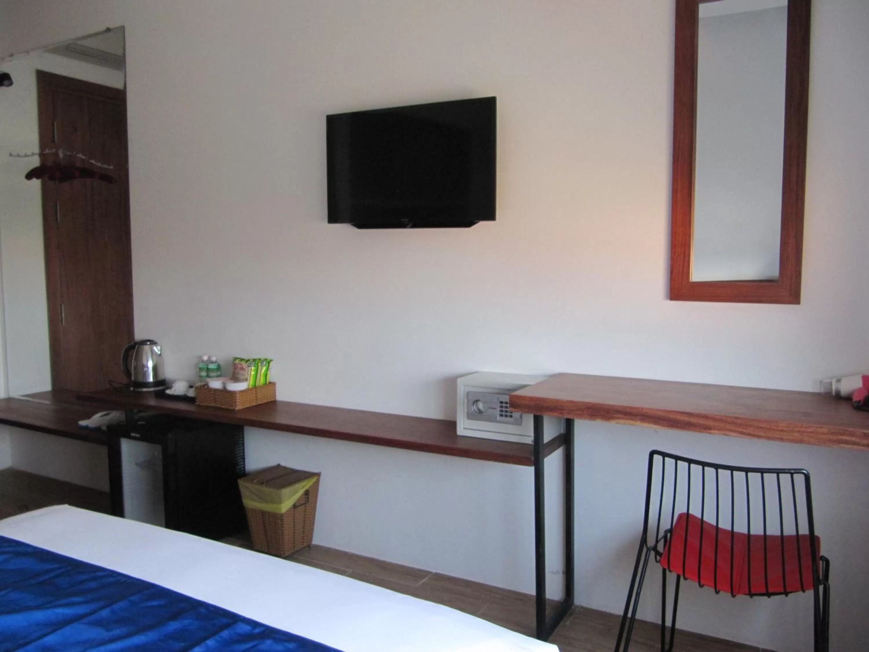 Communal lounge/ TV room, Bed in Khách Sạn Hiệp Yến