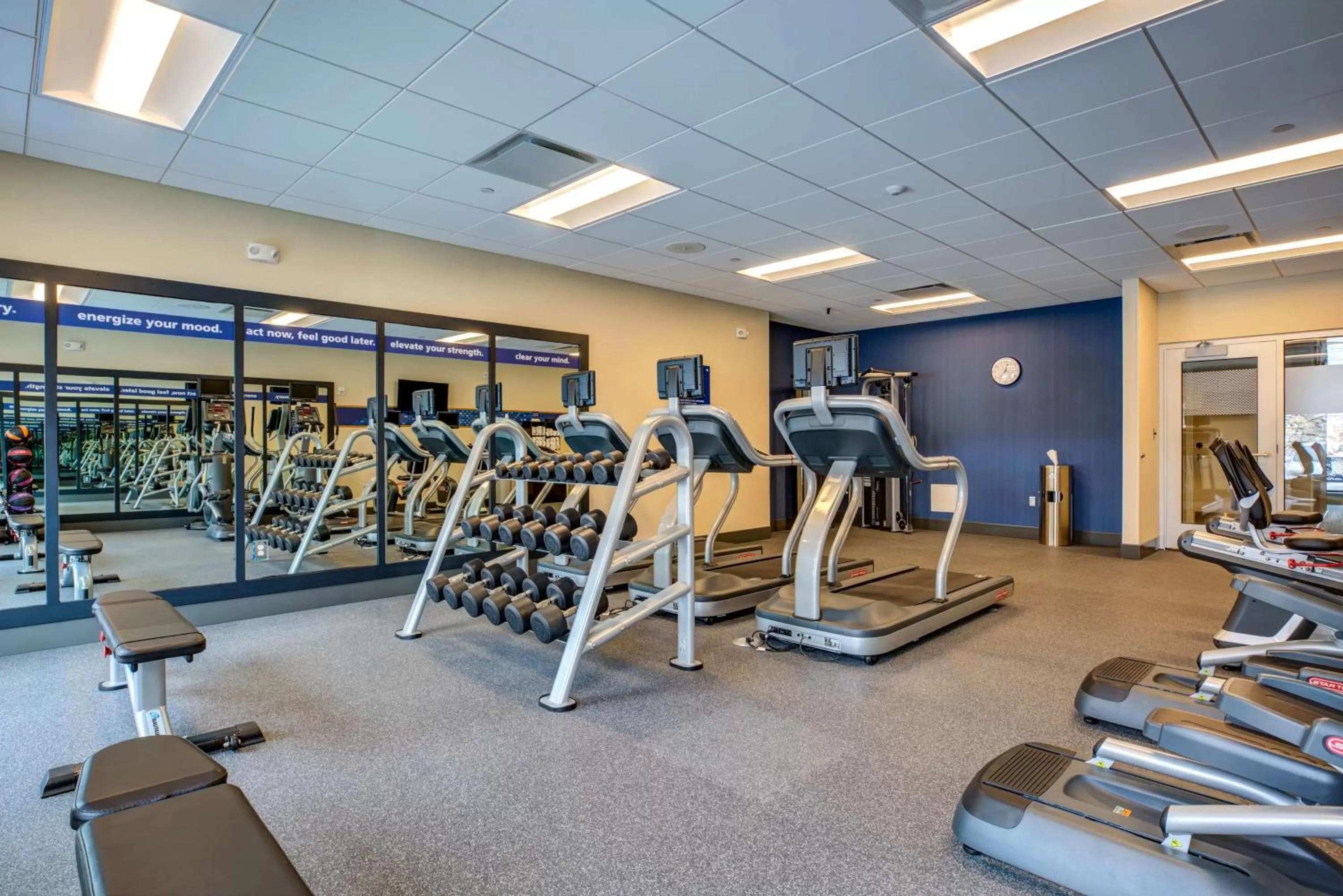 Fitness centre/facilities in Hampton Inn & Suites Boston/Waltham