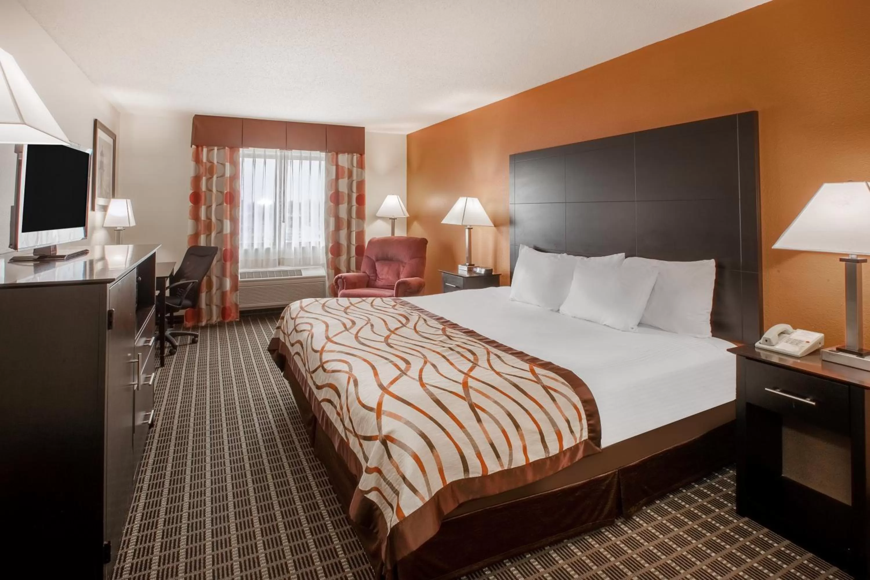 Bedroom, Bed in Baymont by Wyndham South Haven