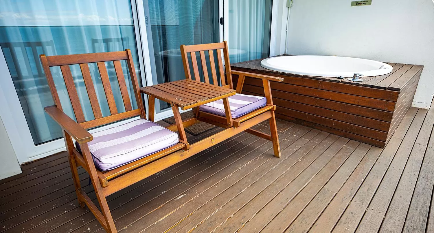 Balcony/Terrace, Bed in Ocean Front Motel