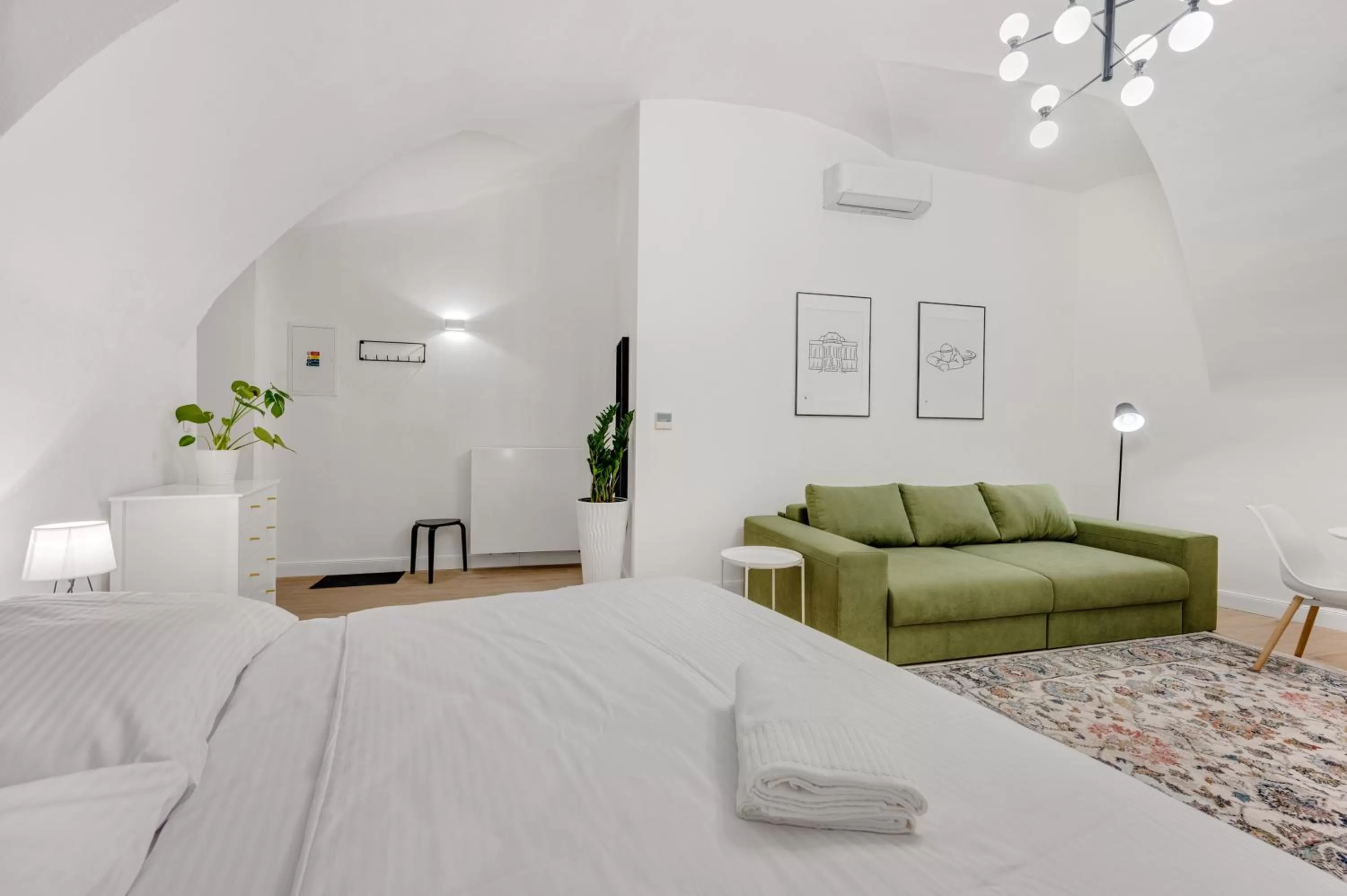 Bed in Palace Apartments