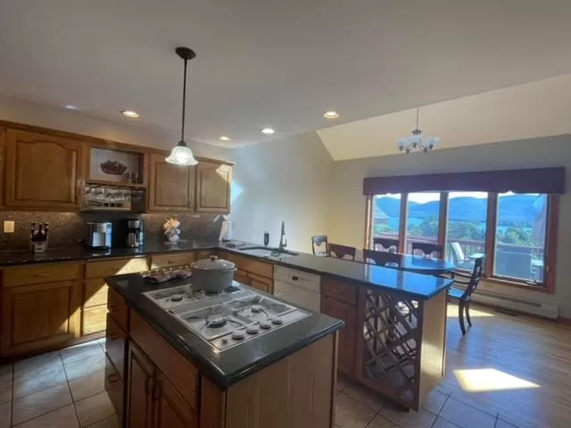 Hill View Motel and Cottages